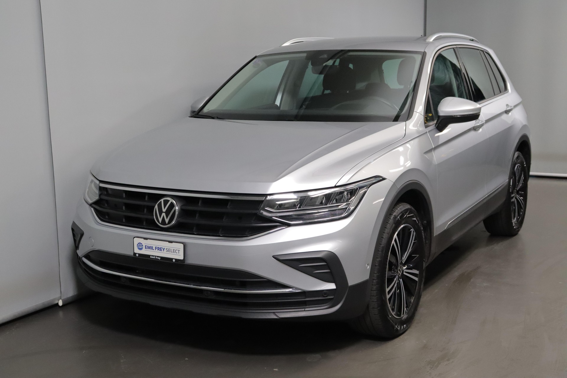 VW Tiguan 2.0 TSI Life 4Motion DSG-image-0