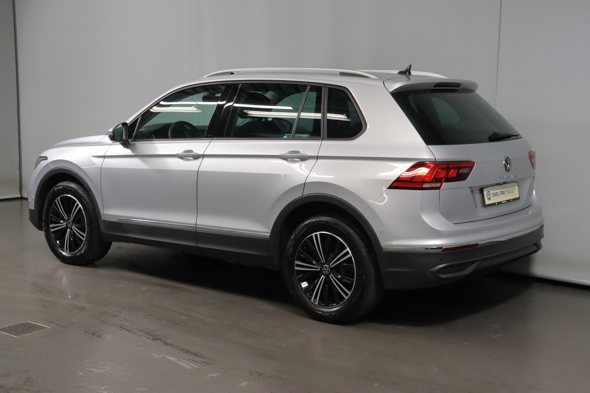 VW Tiguan 2.0 TSI Life 4Motion DSG-image-10