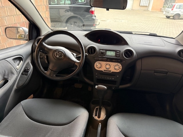 TOYOTA Yaris 1.3 Linea Sol-image-2