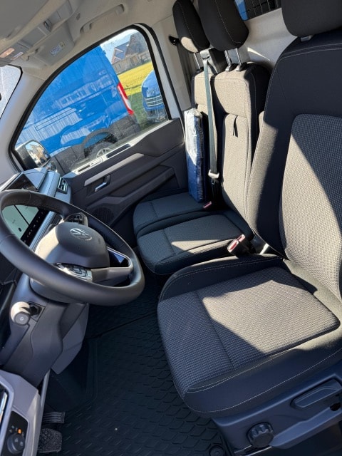 VW Transporter Kombi 2.0 TDI Lang Automat-image-9