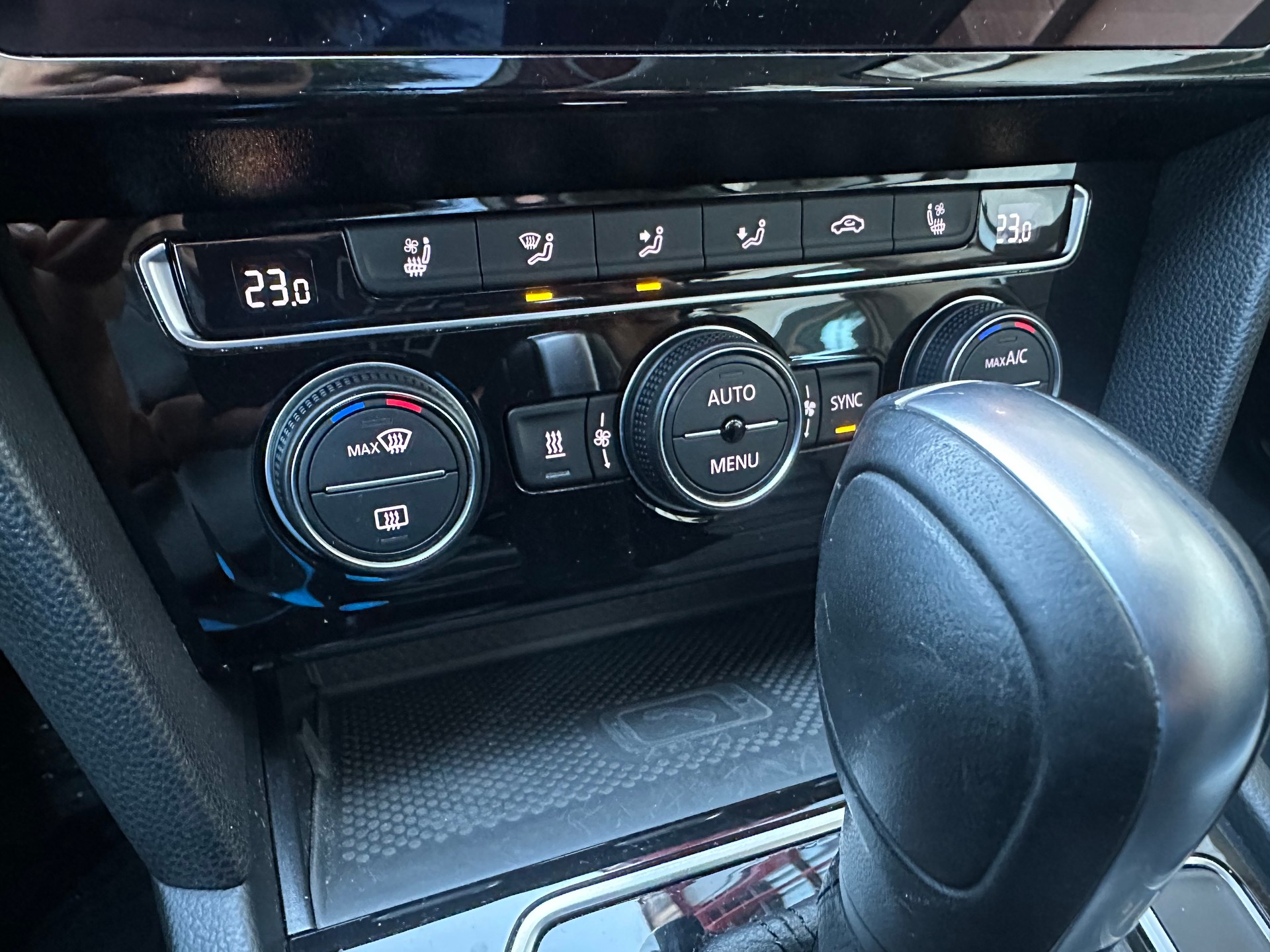 VW Passat Variant 2.0 TSI Business DSG-image-9