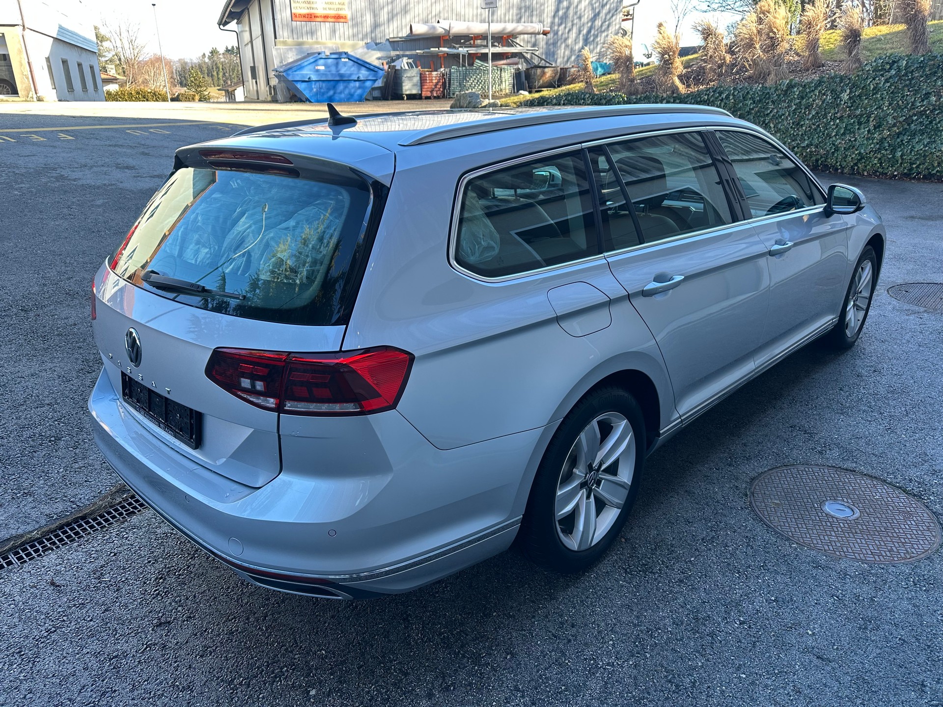 VW Passat Variant 2.0 TSI Business DSG-image-2