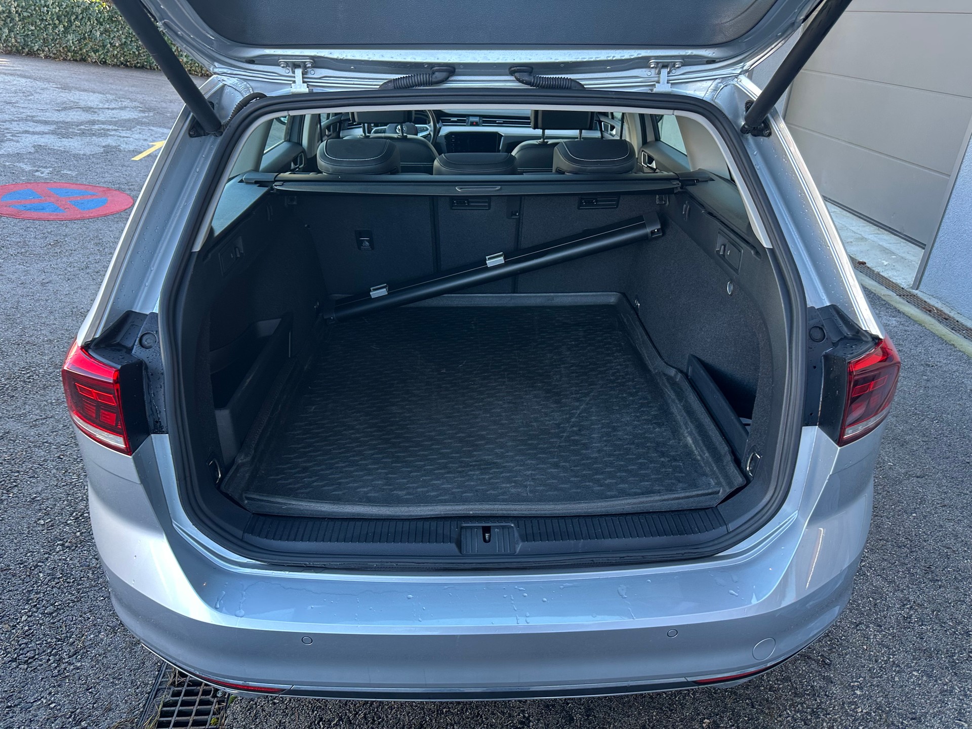 VW Passat Variant 2.0 TSI Business DSG-image-4
