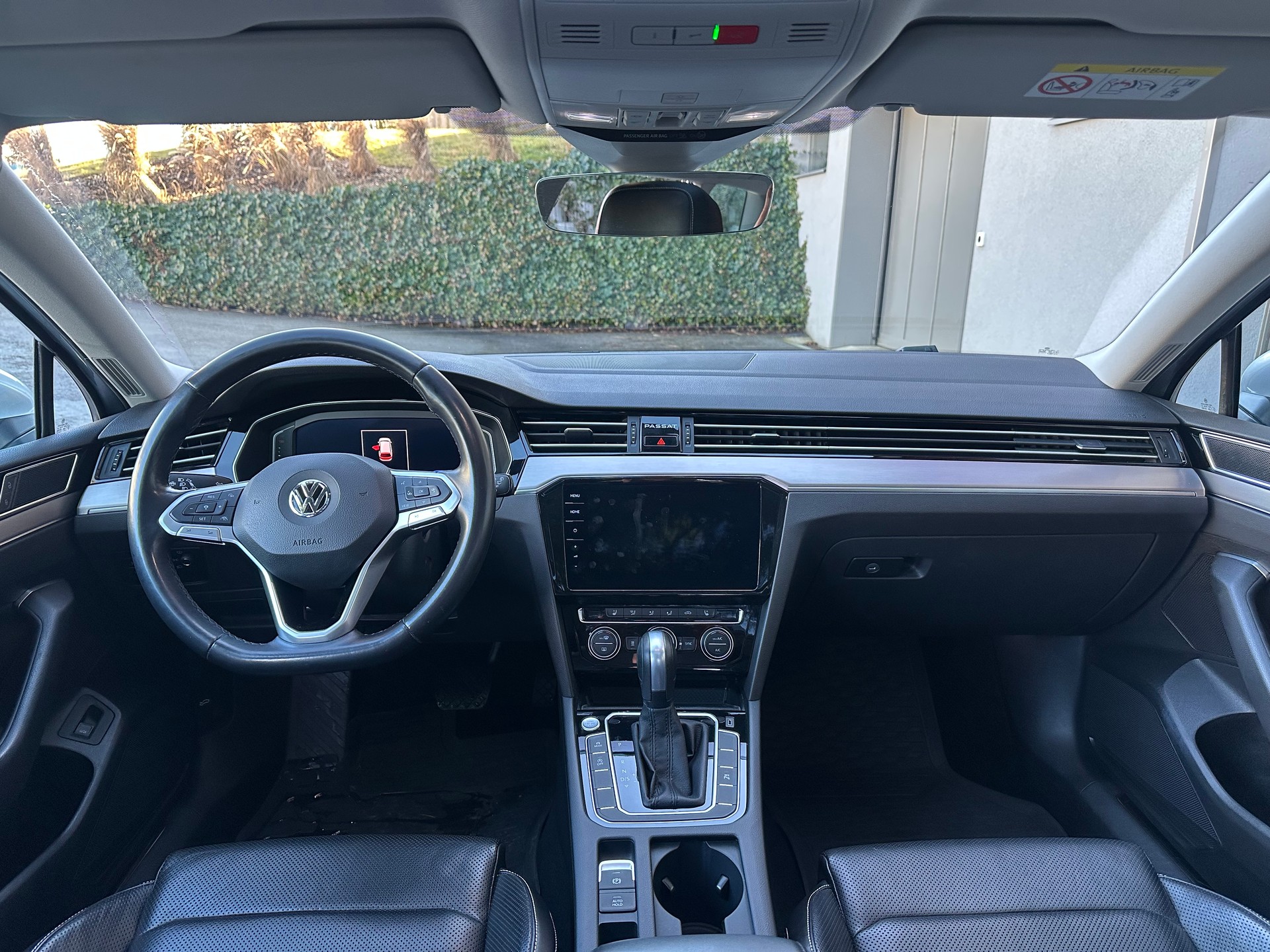 VW Passat Variant 2.0 TSI Business DSG-image-7