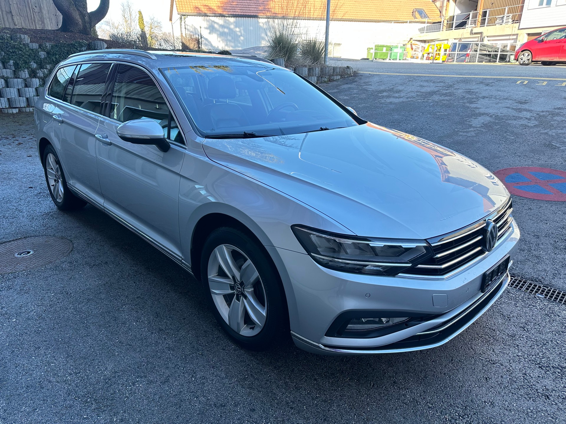 VW Passat Variant 2.0 TSI Business DSG-image-1