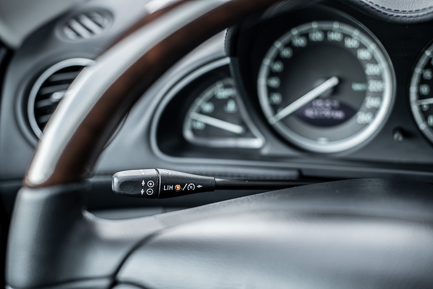 MERCEDES-BENZ SL 500-image-16