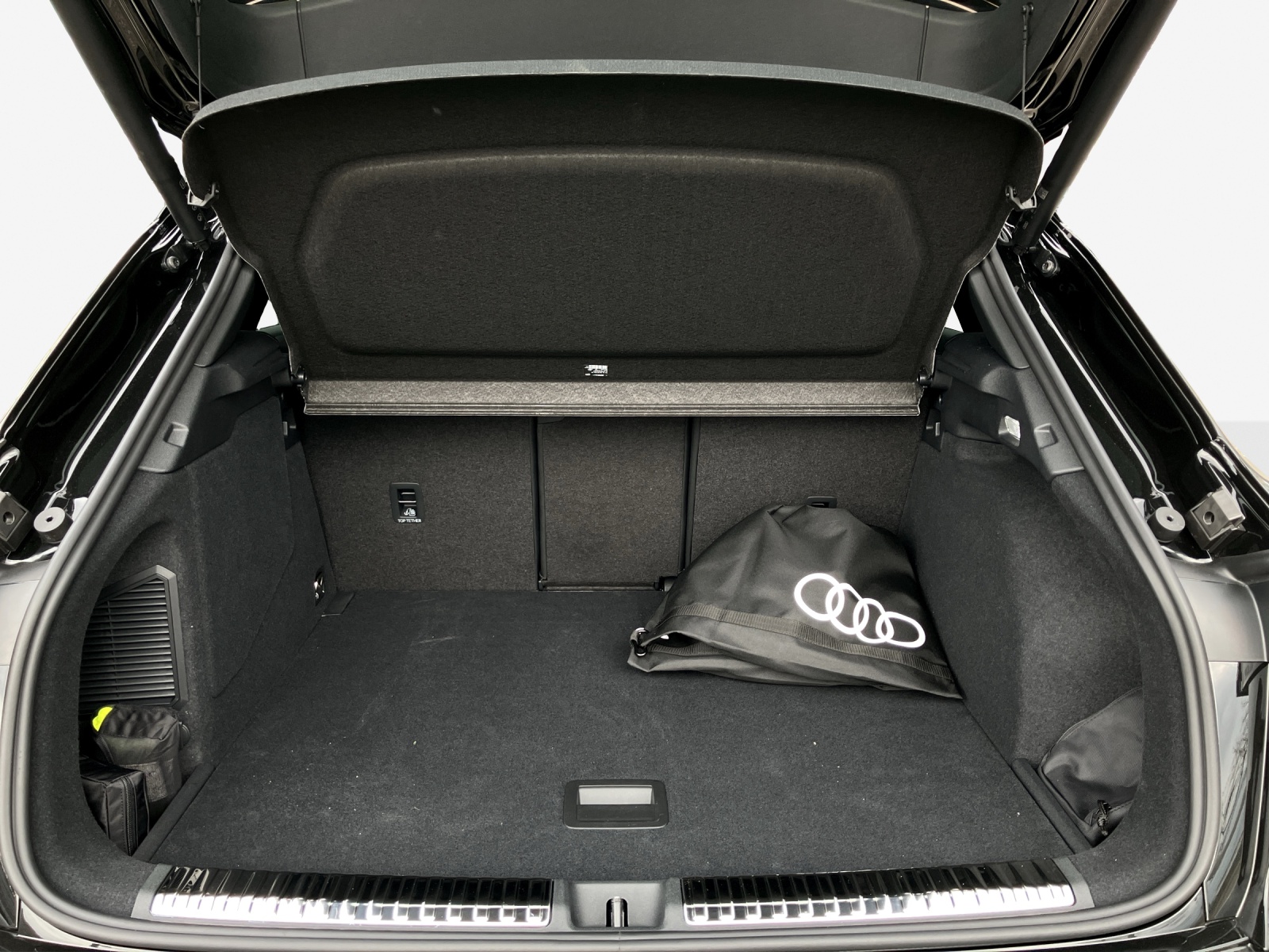 AUDI Q3 SUV e-hybrid 200 kW S tronig-image-12