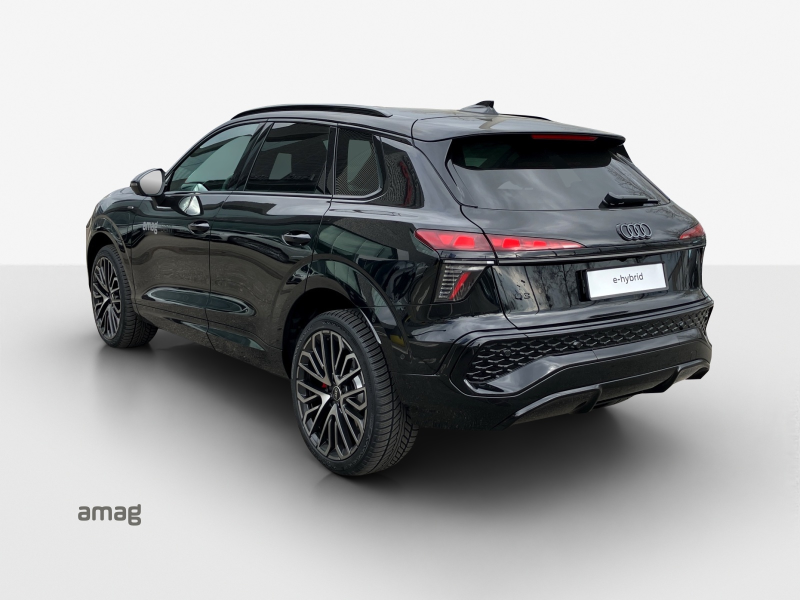 AUDI Q3 SUV e-hybrid 200 kW S tronig-image-2
