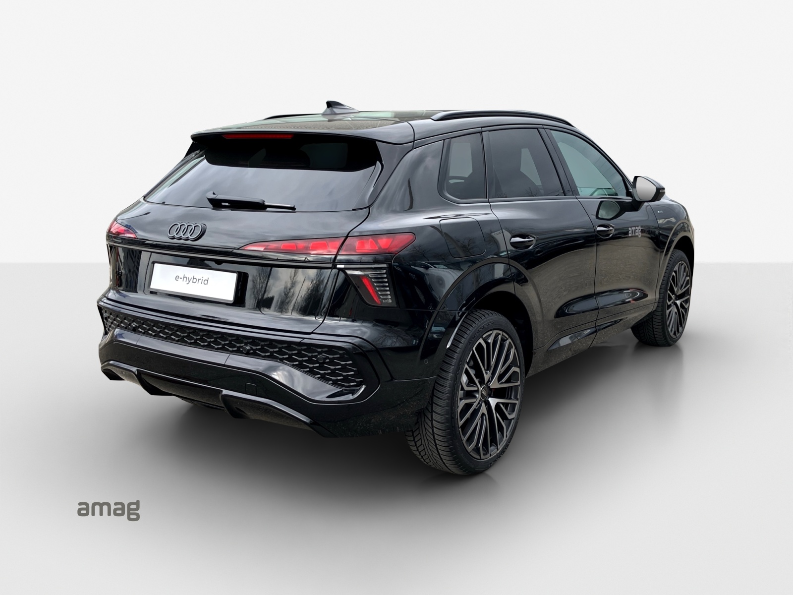 AUDI Q3 SUV e-hybrid 200 kW S tronig-image-4