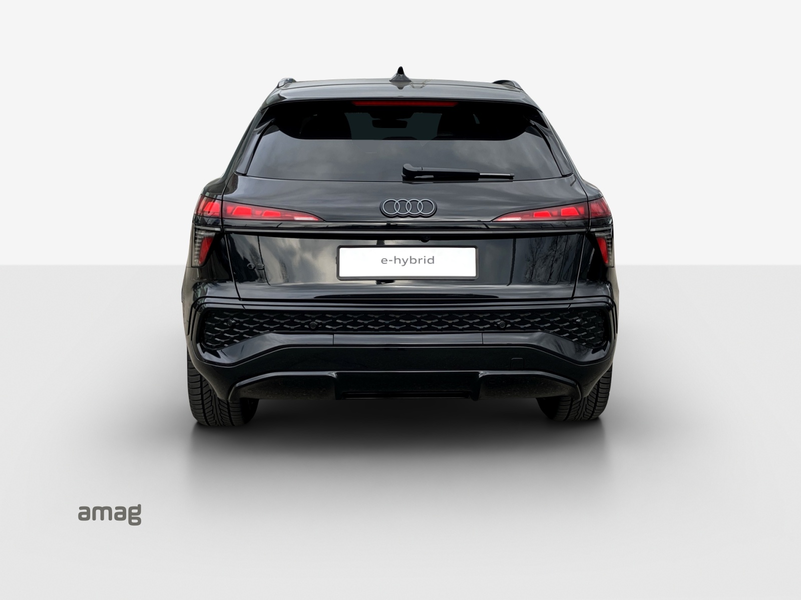 AUDI Q3 SUV e-hybrid 200 kW S tronig-image-3