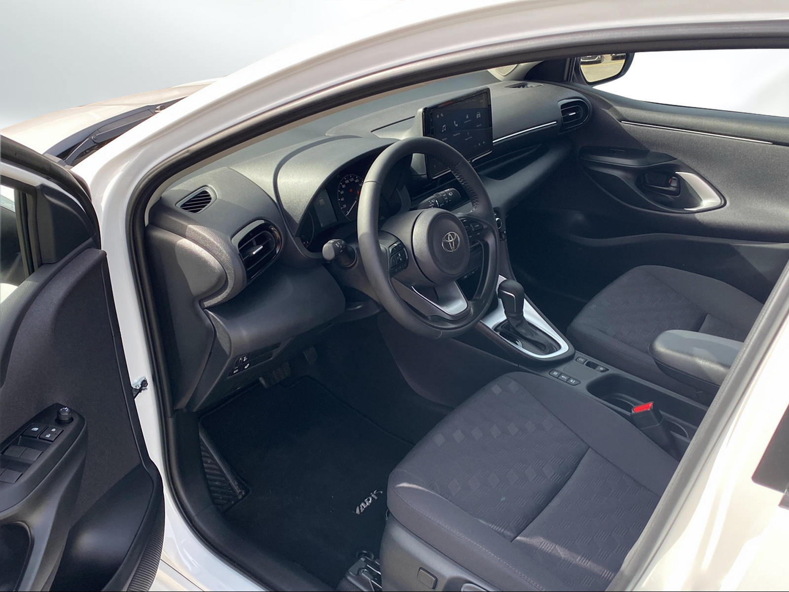 TOYOTA Yaris 1.5 Comfort e-CVT-image-3