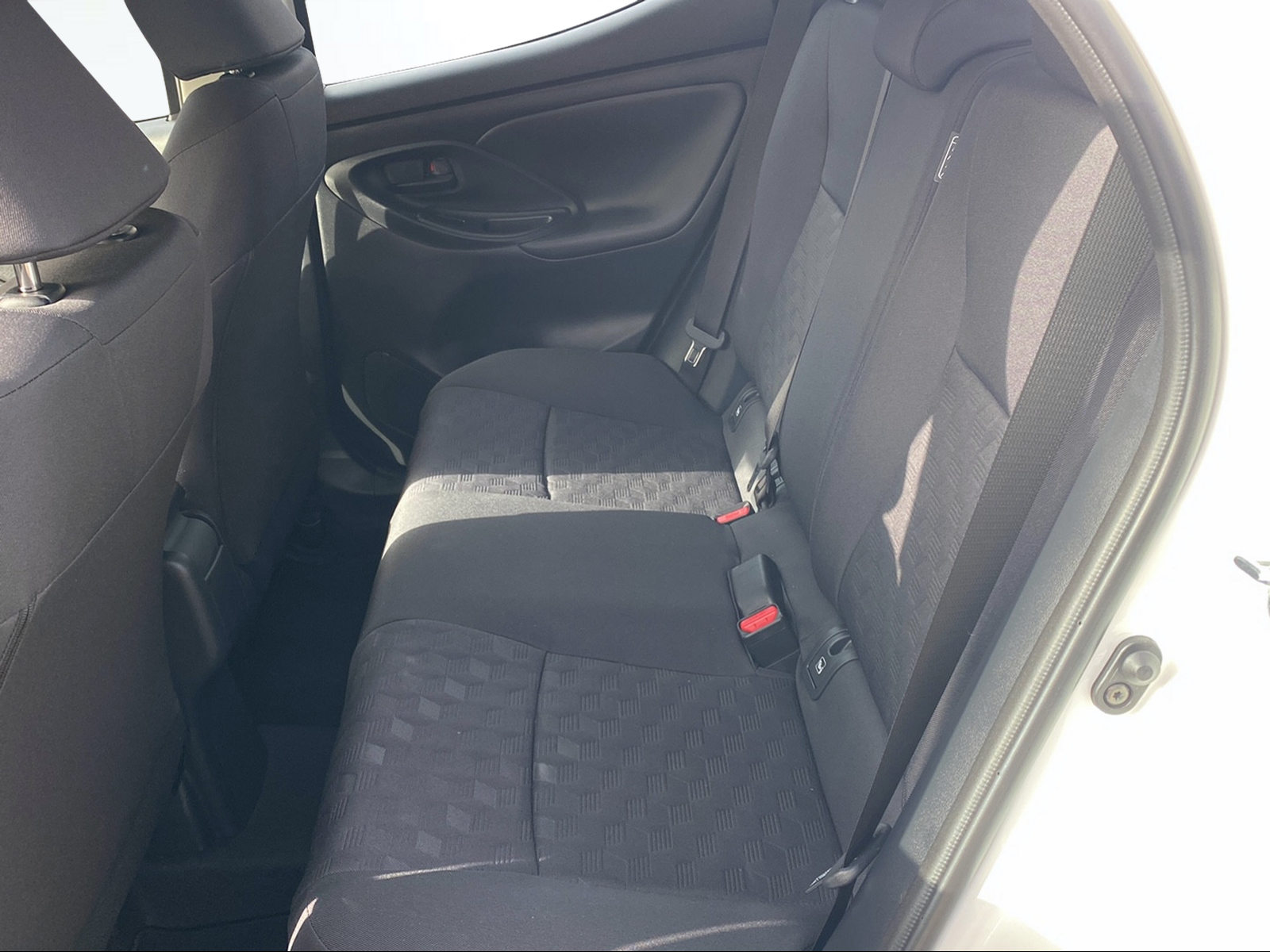 TOYOTA Yaris 1.5 Comfort e-CVT-image-6
