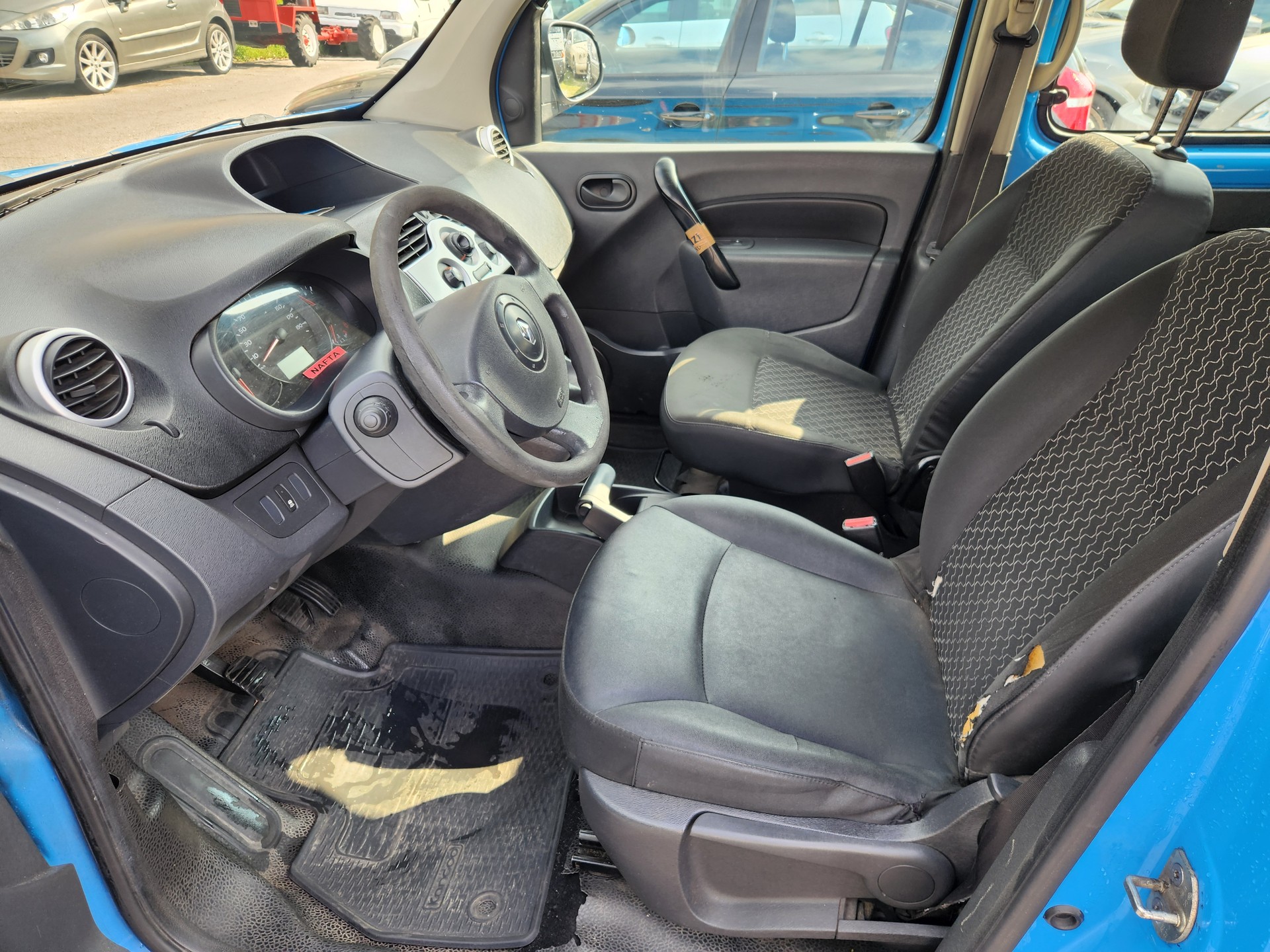 RENAULT Kangoo Maxi dCi 90 5 Plätze / 5 places-image-9