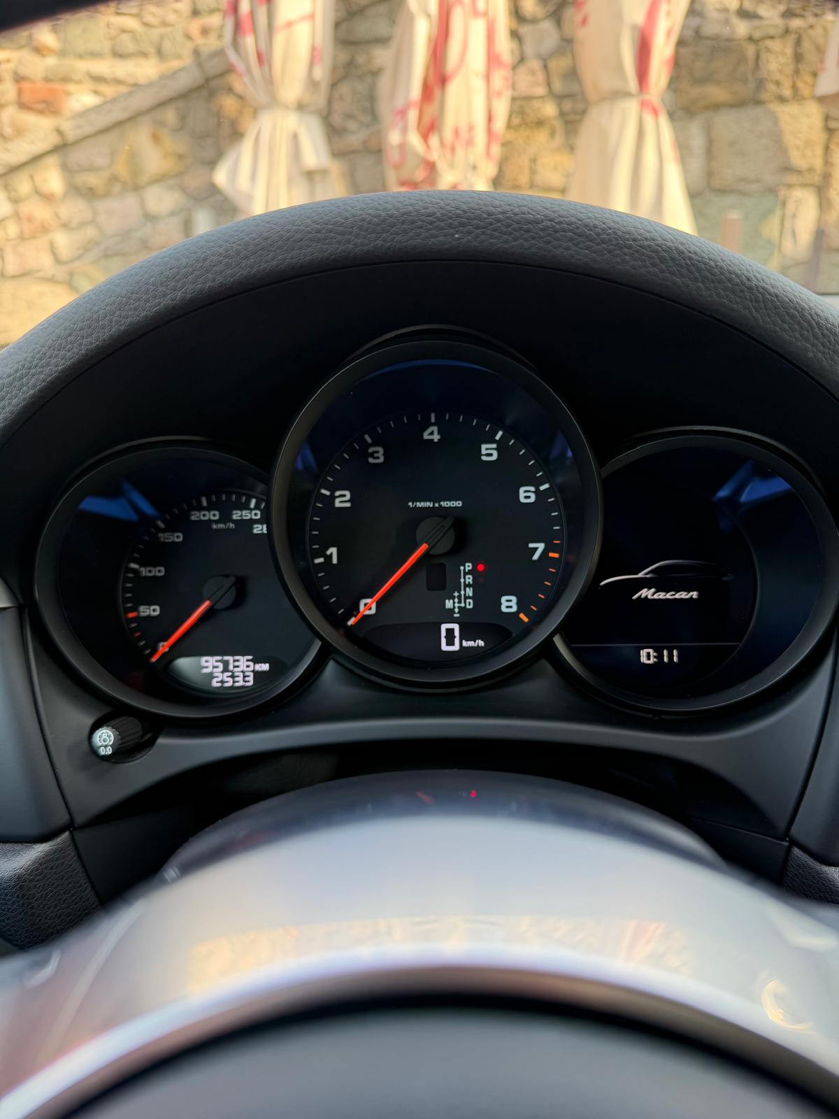 PORSCHE Macan PDK-image-4