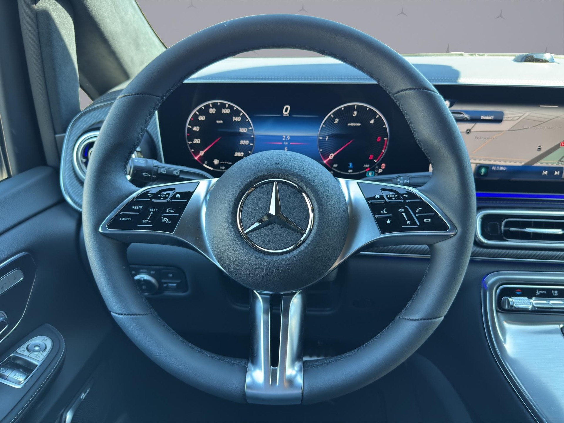 MERCEDES-BENZ V 300 d Swiss Ed. lang 4matic Van-image-12