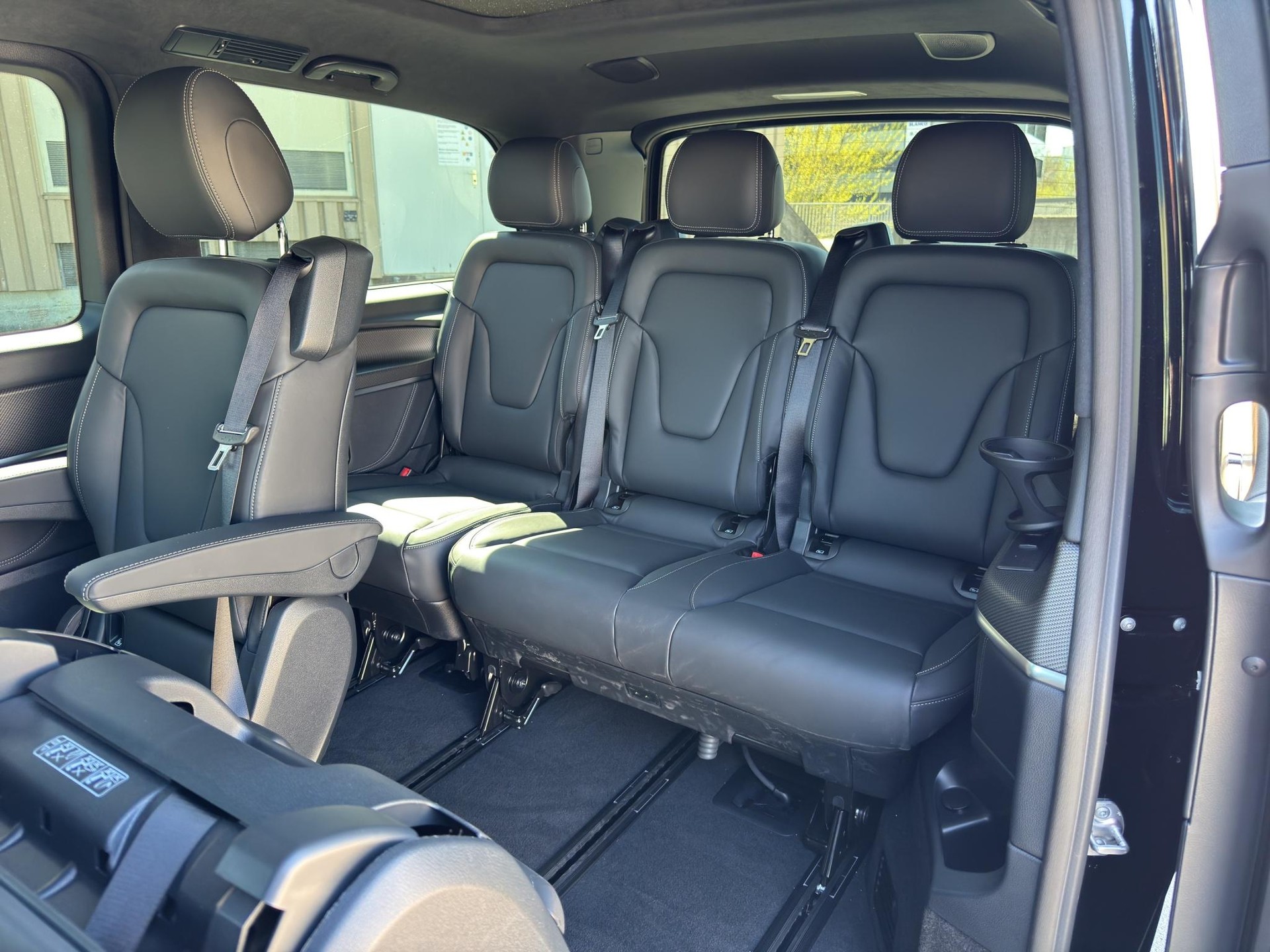 MERCEDES-BENZ V 300 d Swiss Ed. lang 4matic Van-image-21