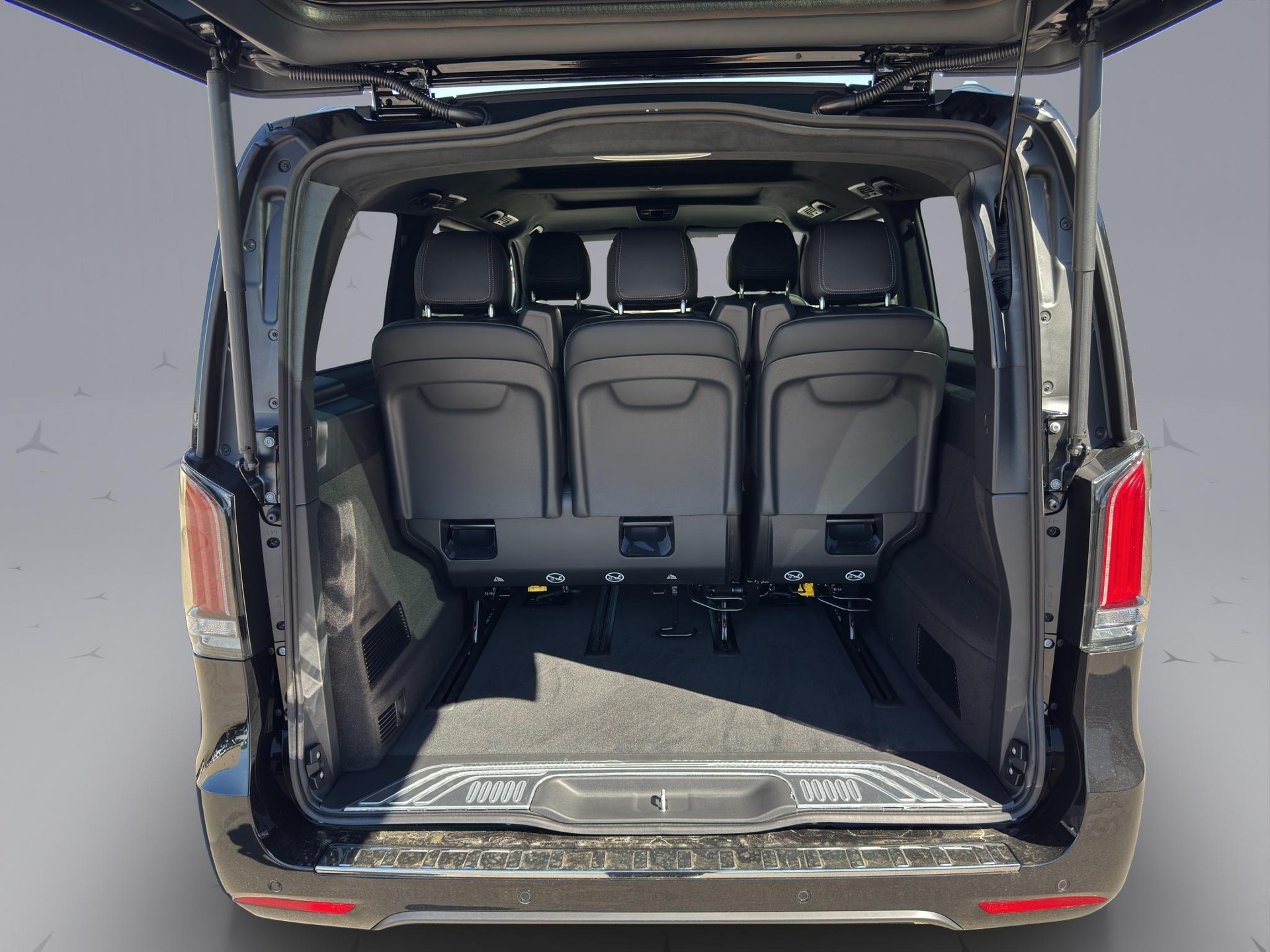 MERCEDES-BENZ V 300 d Swiss Ed. lang 4matic Van-image-19