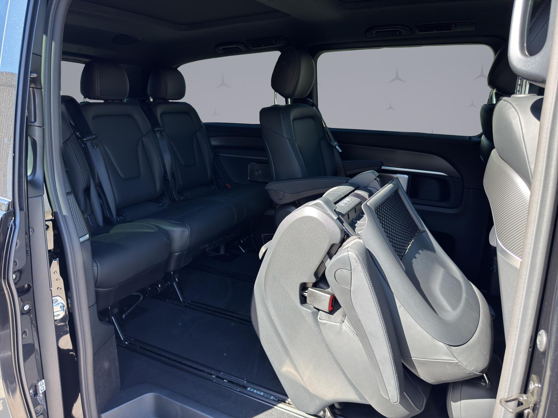 MERCEDES-BENZ V 300 d Swiss Ed. lang 4matic Van-image-18