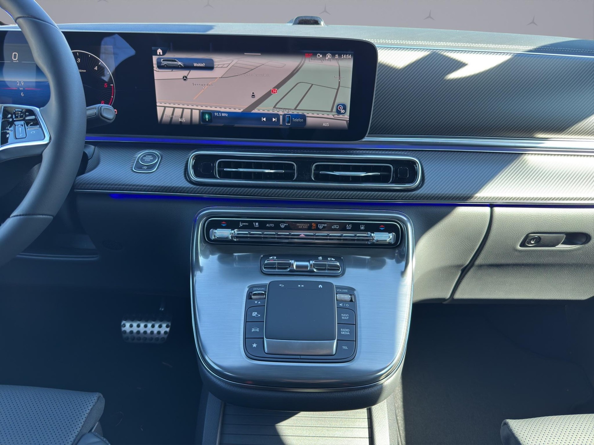 MERCEDES-BENZ V 300 d Swiss Ed. lang 4matic Van-image-15