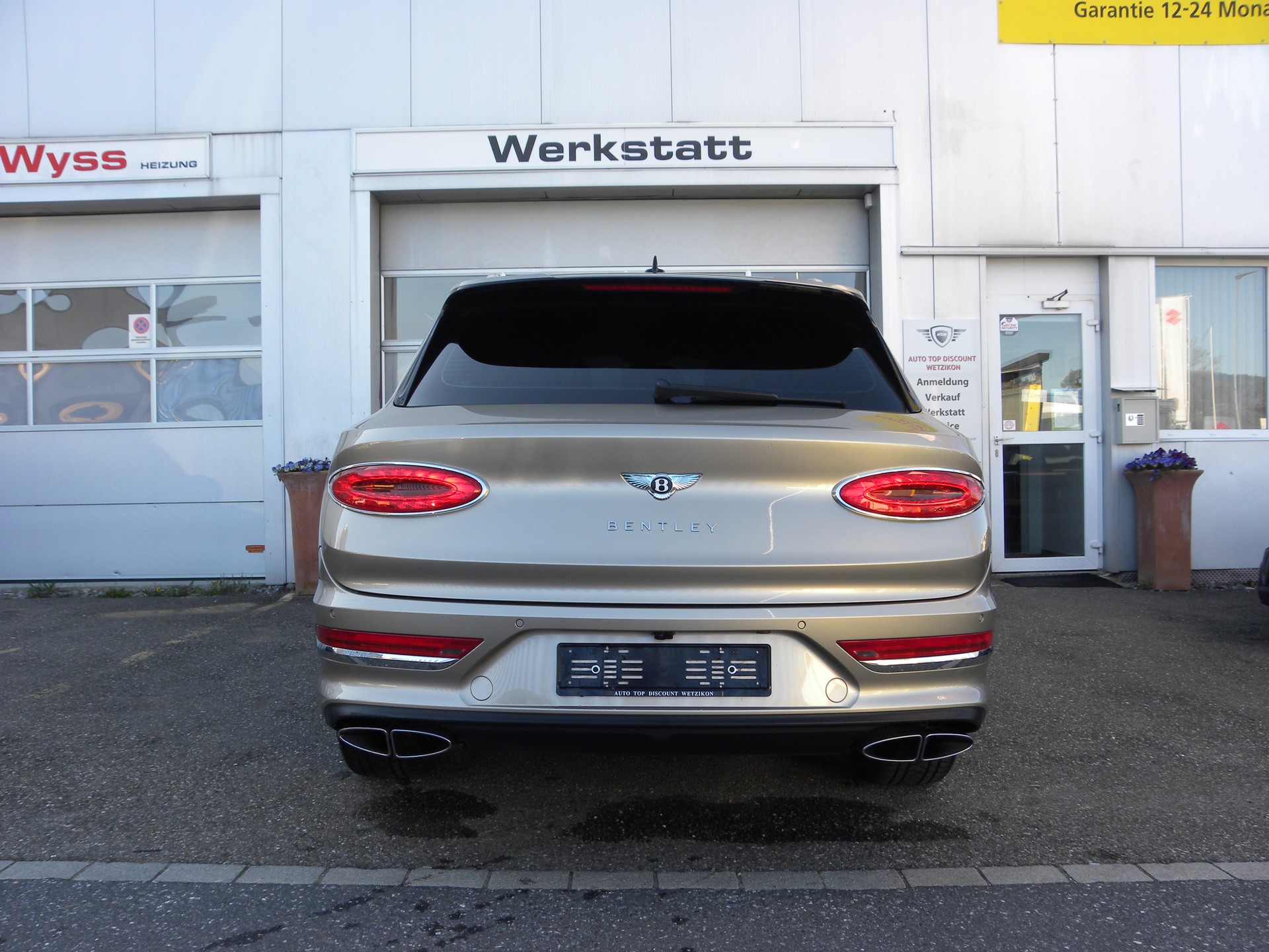 BENTLEY Bentayga V8-image-3