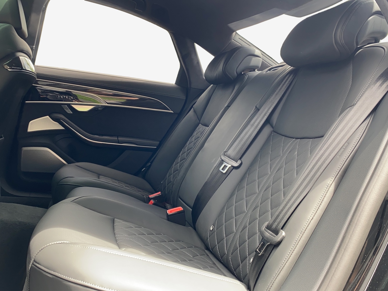AUDI A8 60 TFSI e quattro tiptronic-image-7
