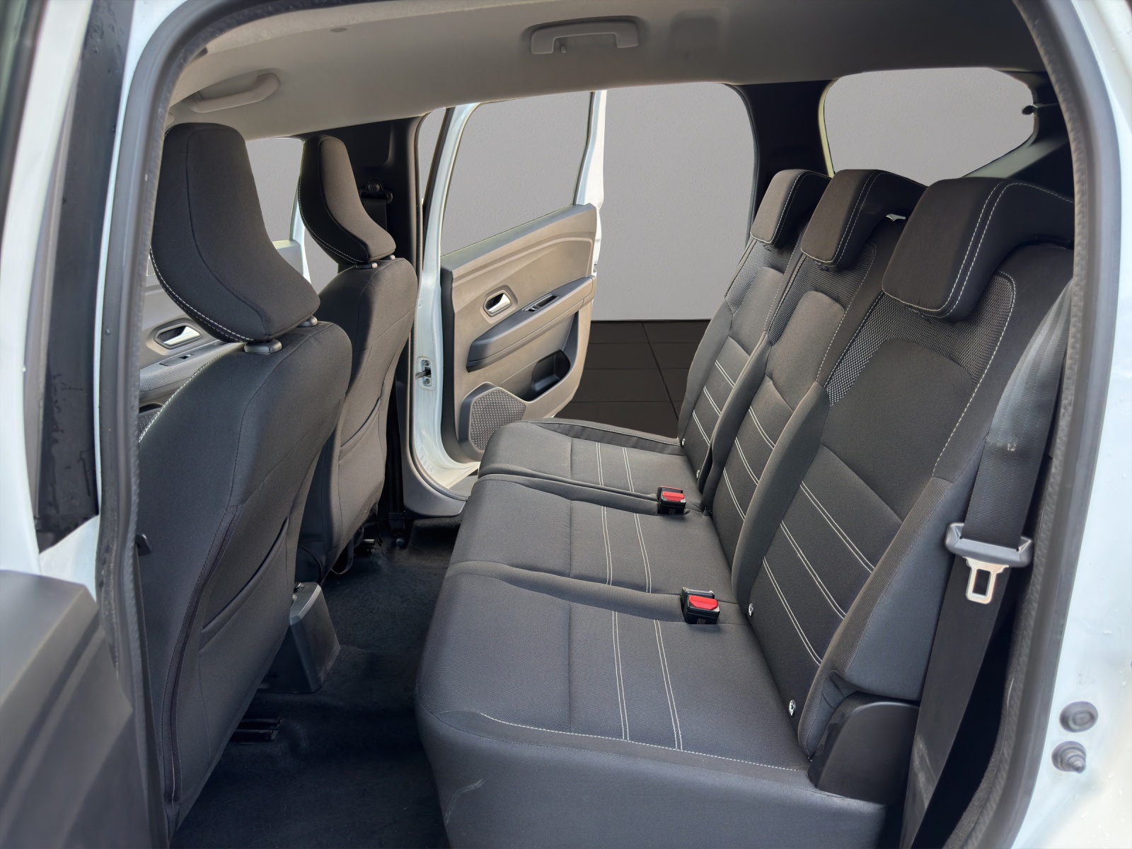 DACIA Jogger TCe 110 Comfort-image-12