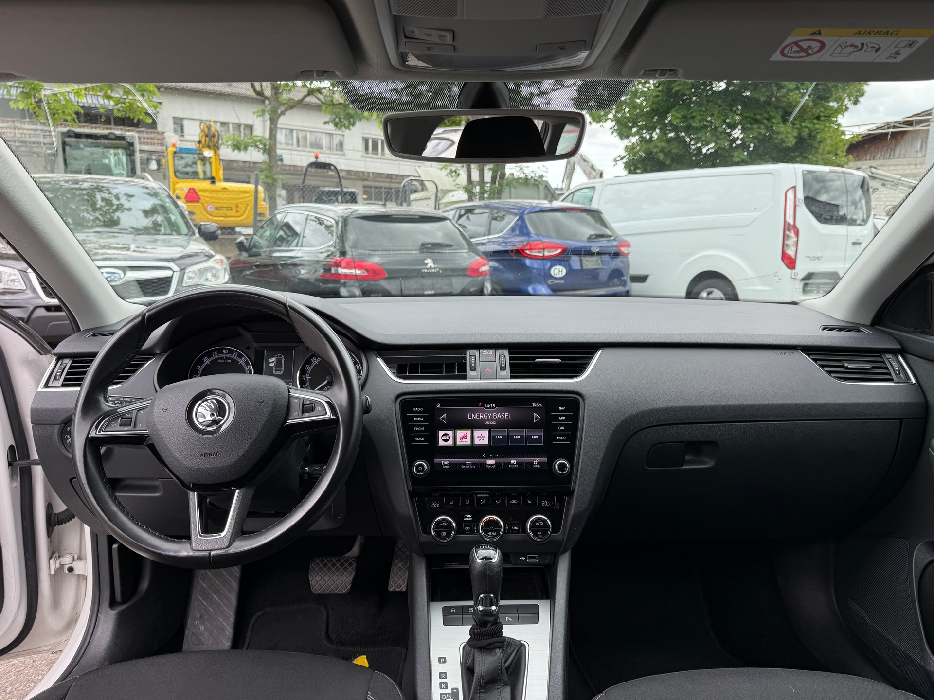 SKODA Octavia Combi 1.6 TDI Ambition DSG-image-9