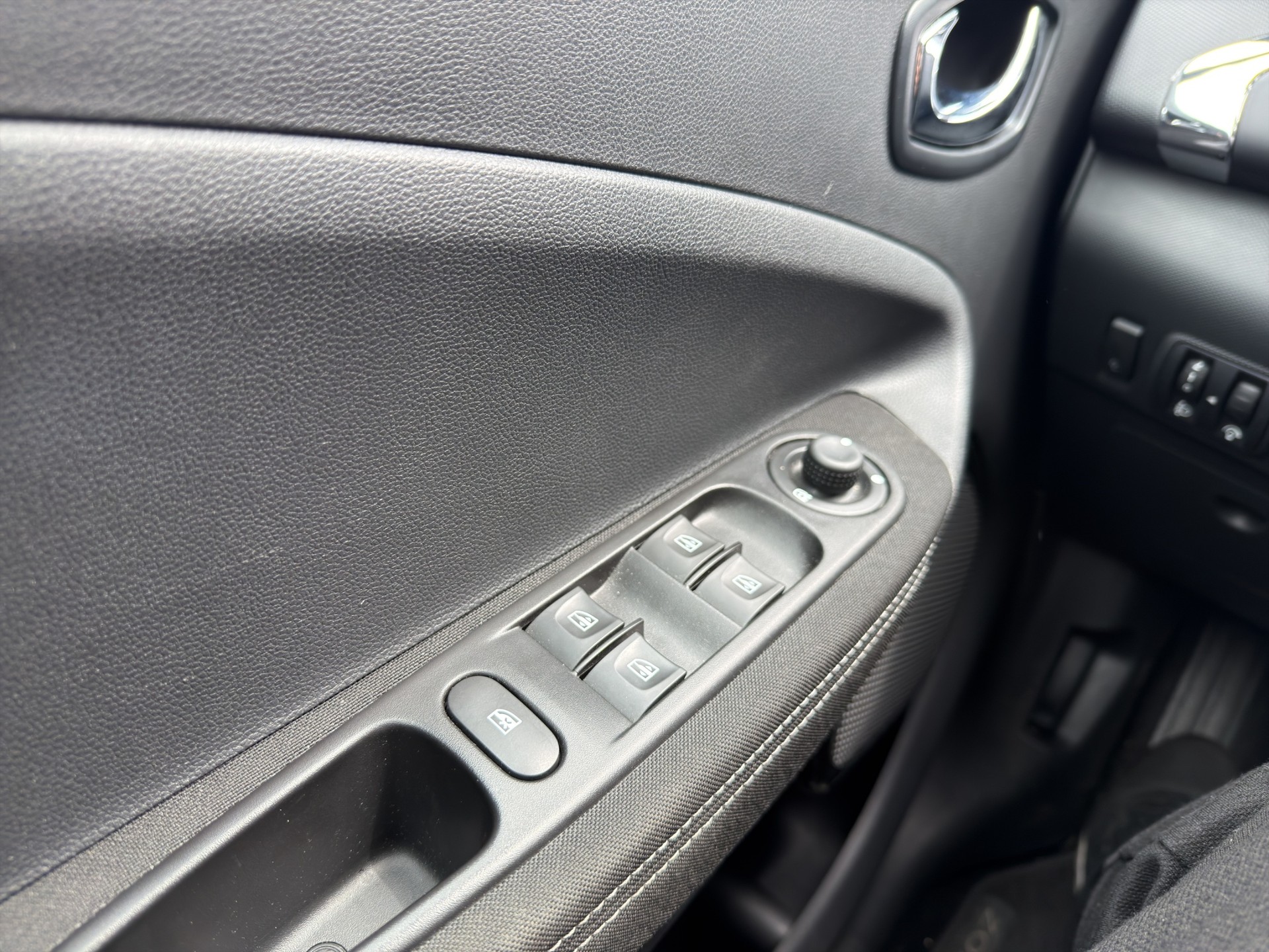 RENAULT Zoe FP R110 Life inkl. Batterie SOC 90.2%-image-44