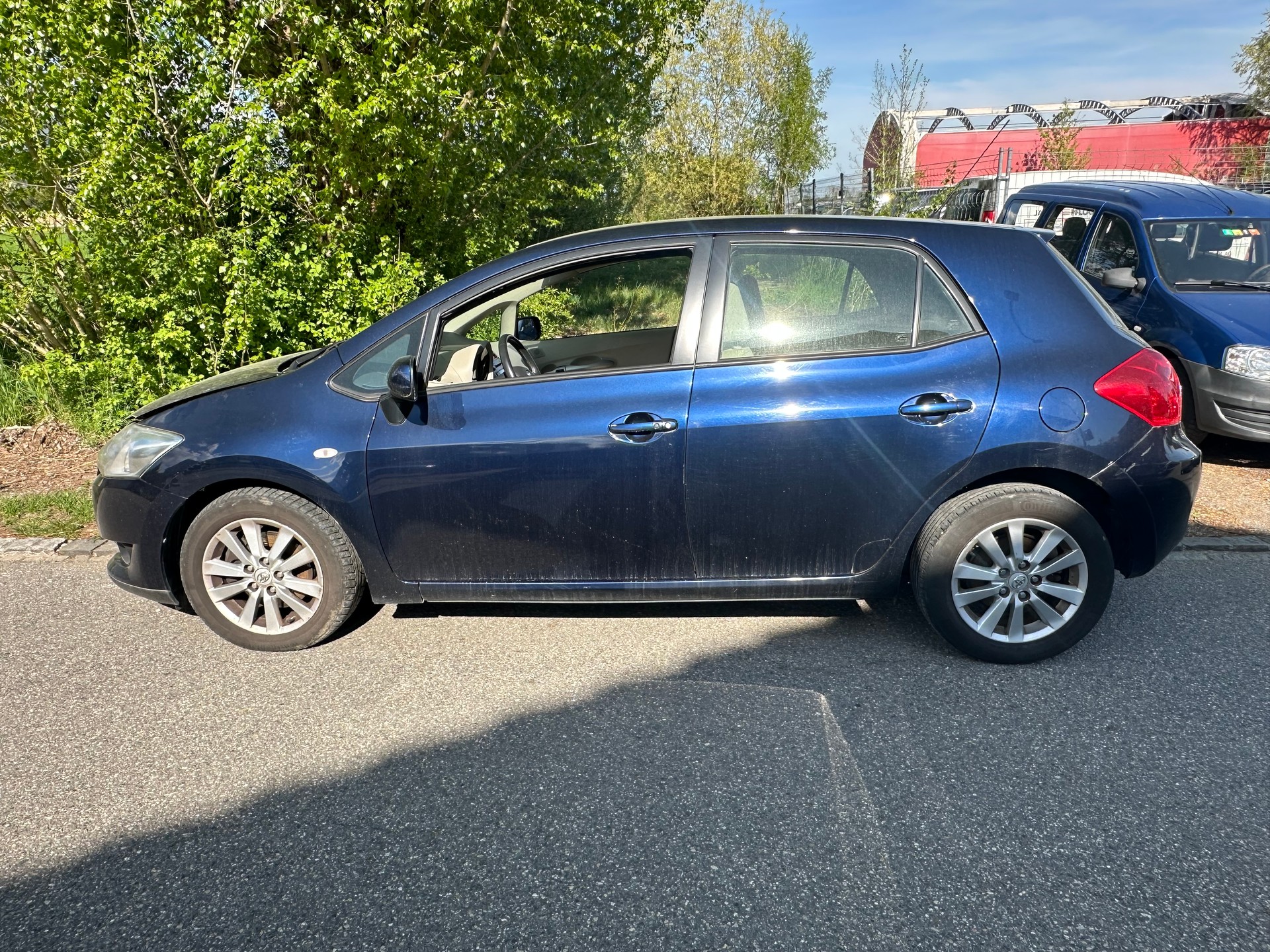 TOYOTA Auris 2.0 D-4D Linea Sol-image-5