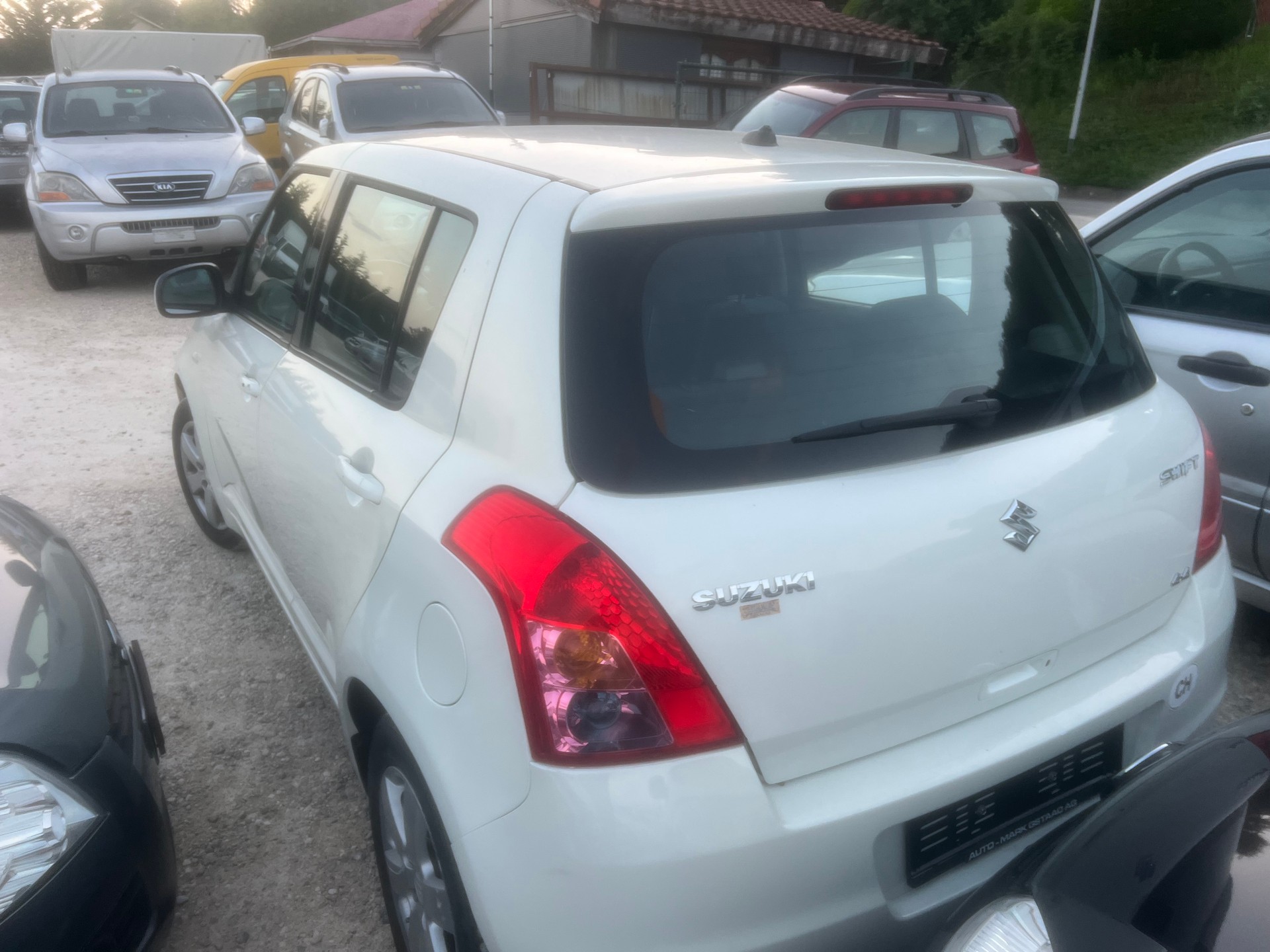 SUZUKI Swift 1.3i 16V GL Top Piz Sulai LE 4x4-image-4