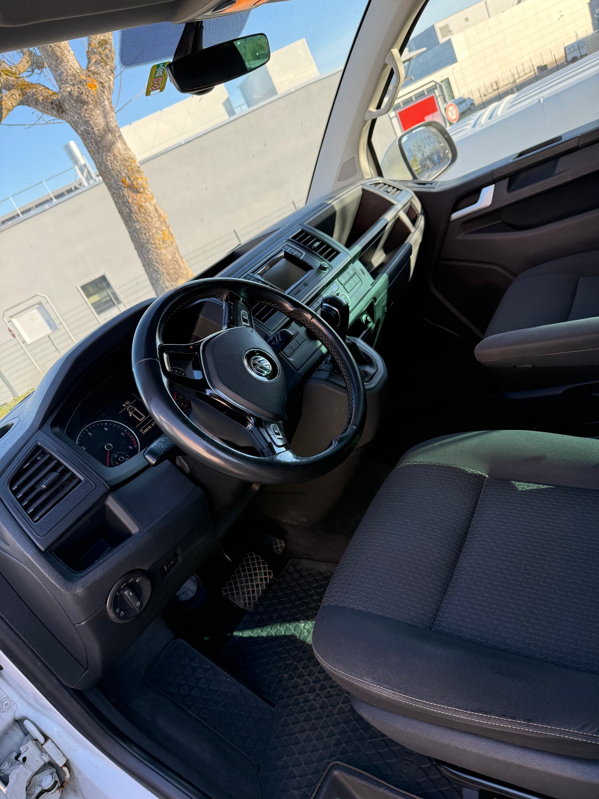VW 2.0 TDI 150 Be. Liberty DSG 4m-image-3