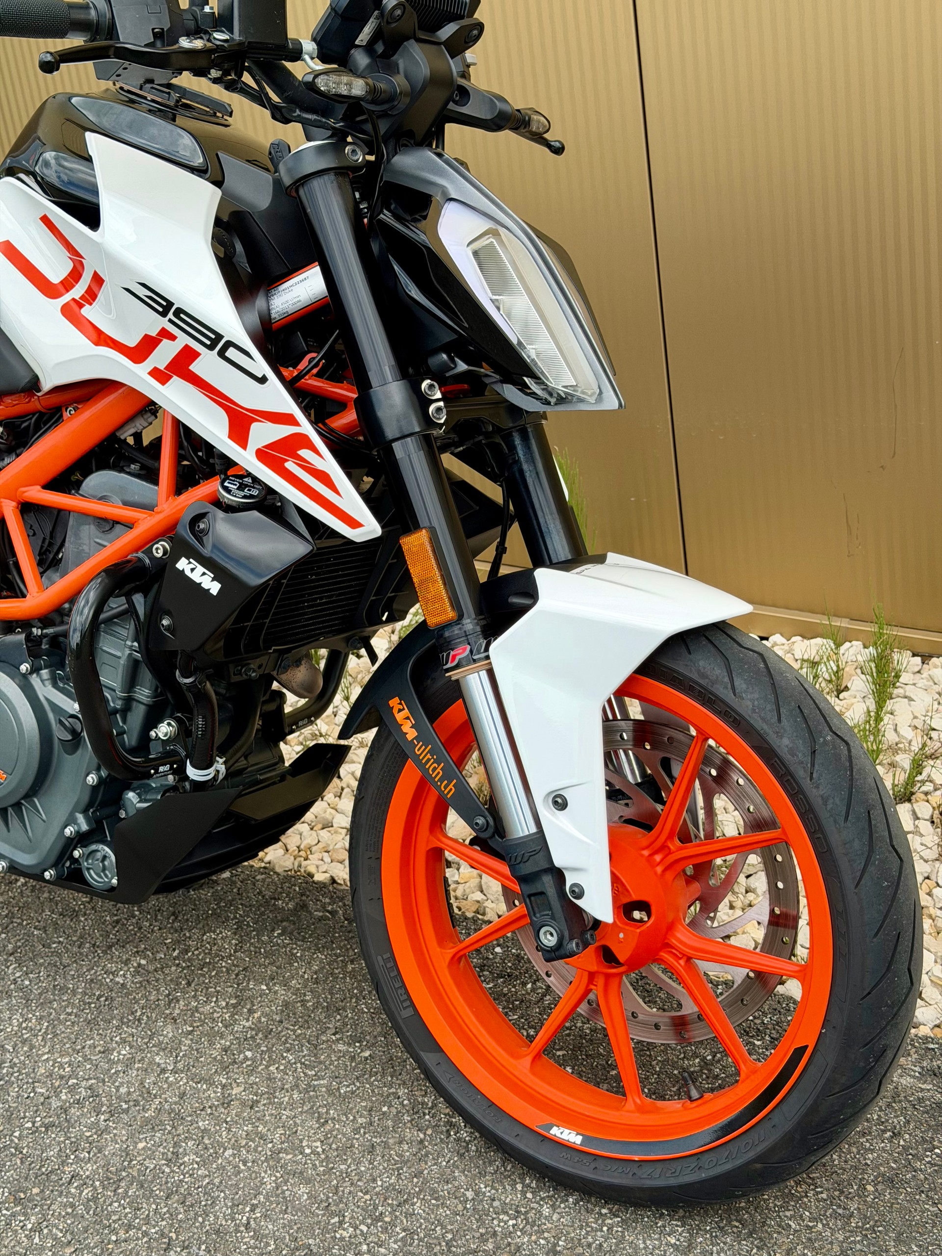KTM 390 Duke ABS-showroom-element-1