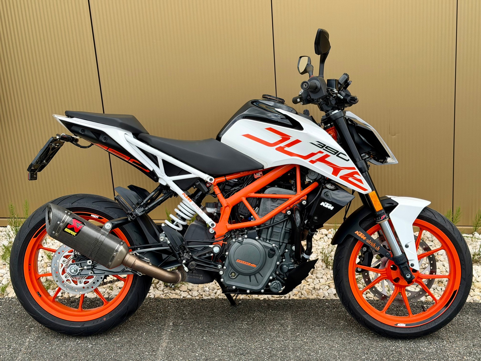 KTM 390 Duke ABS-showroom-element-3