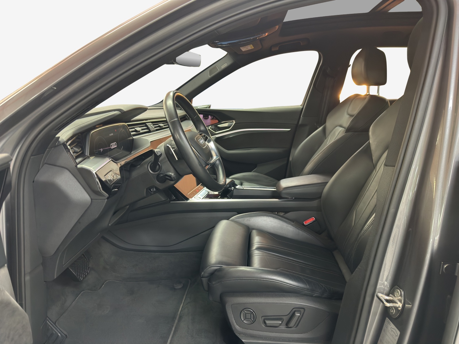 AUDI e-tron 55 Advanced quattro-image-8