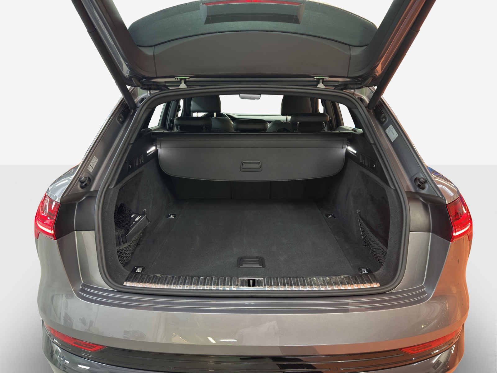 AUDI e-tron 55 Advanced quattro-image-13