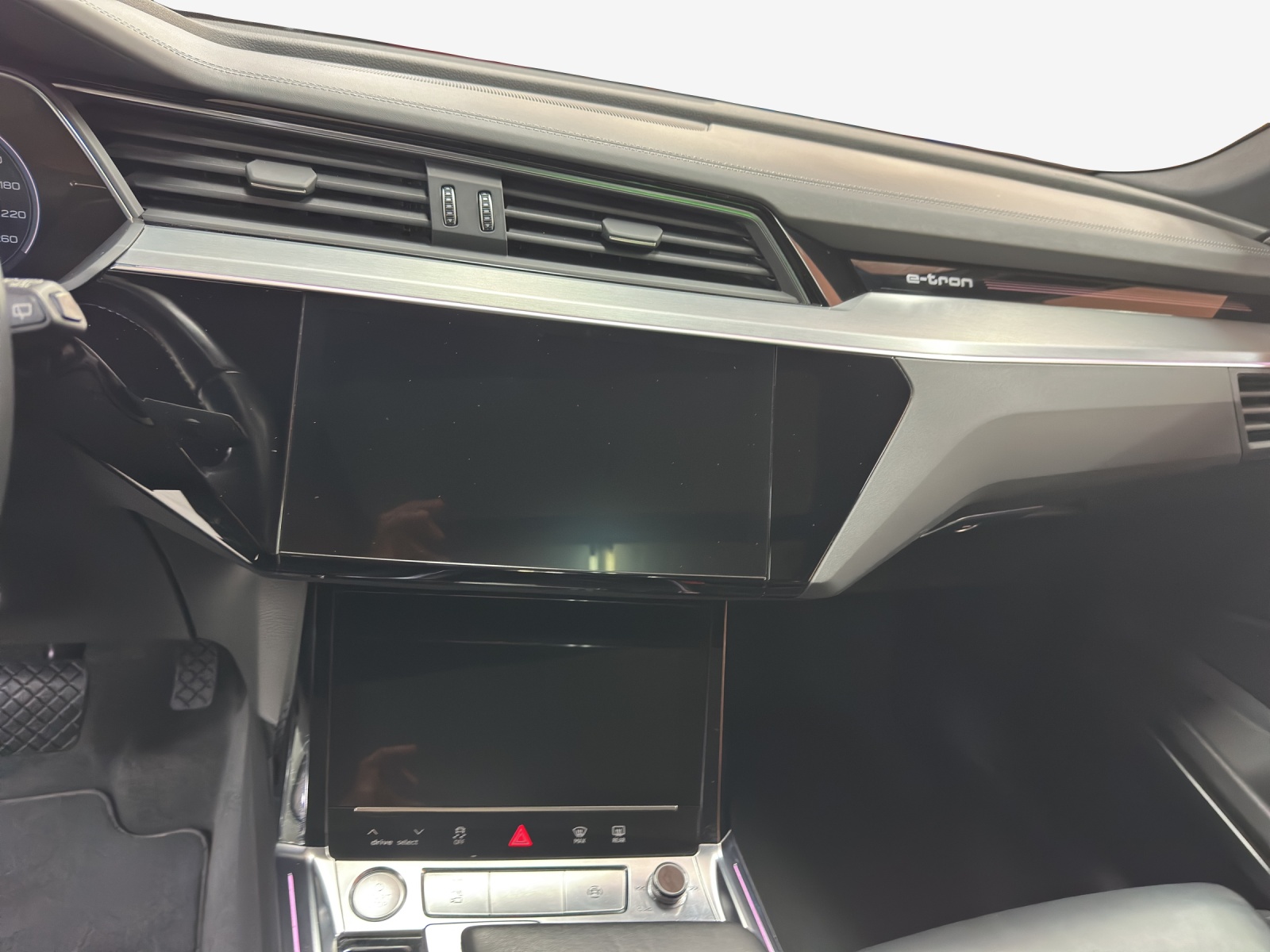 AUDI e-tron 55 Advanced quattro-image-11