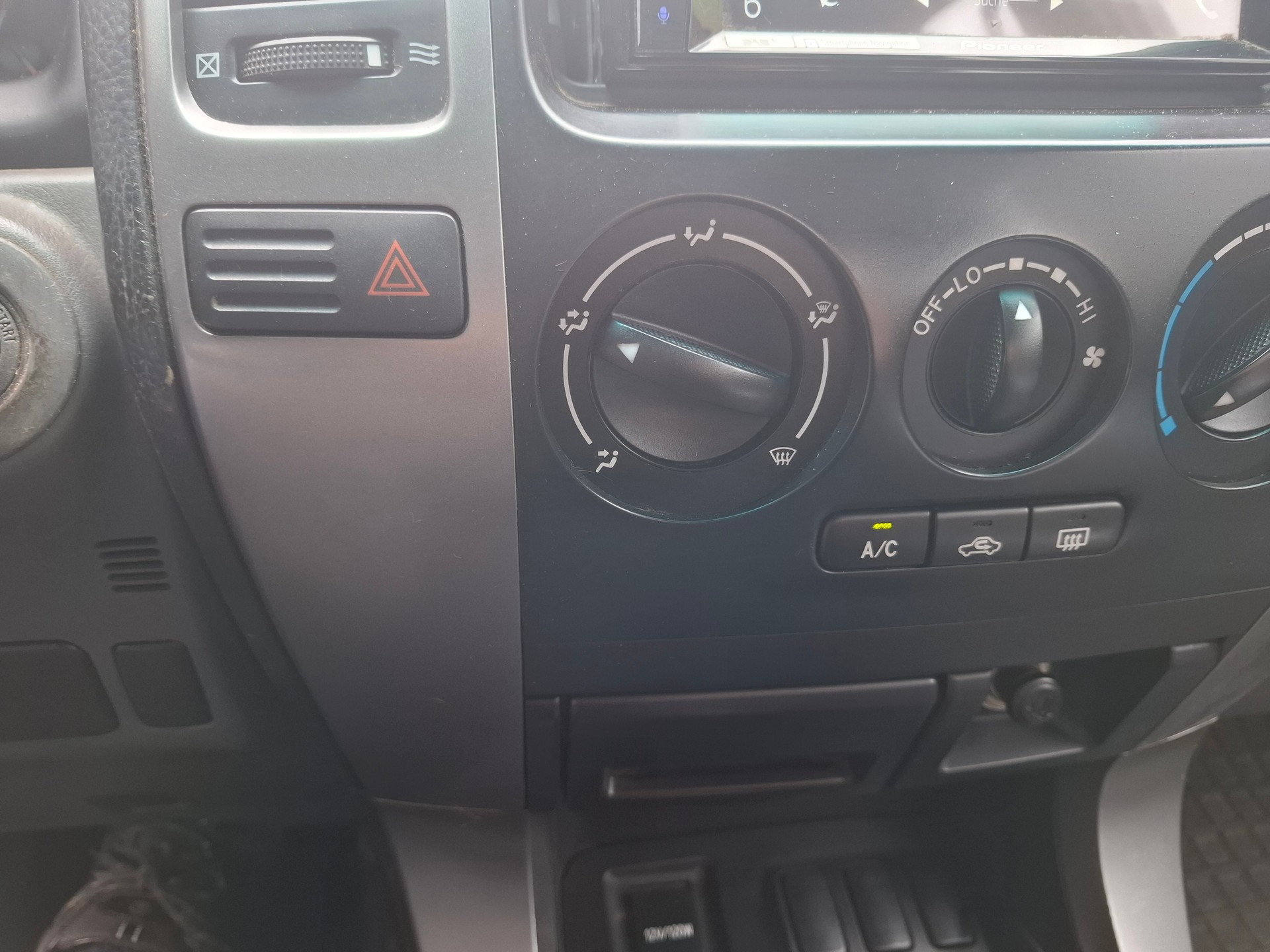 TOYOTA Land Cruiser 3.0 TD Linea Terra-image-11