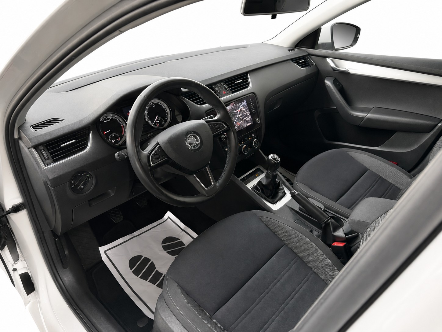 SKODA Octavia Combi 1.6 TDI Ambition-image-8