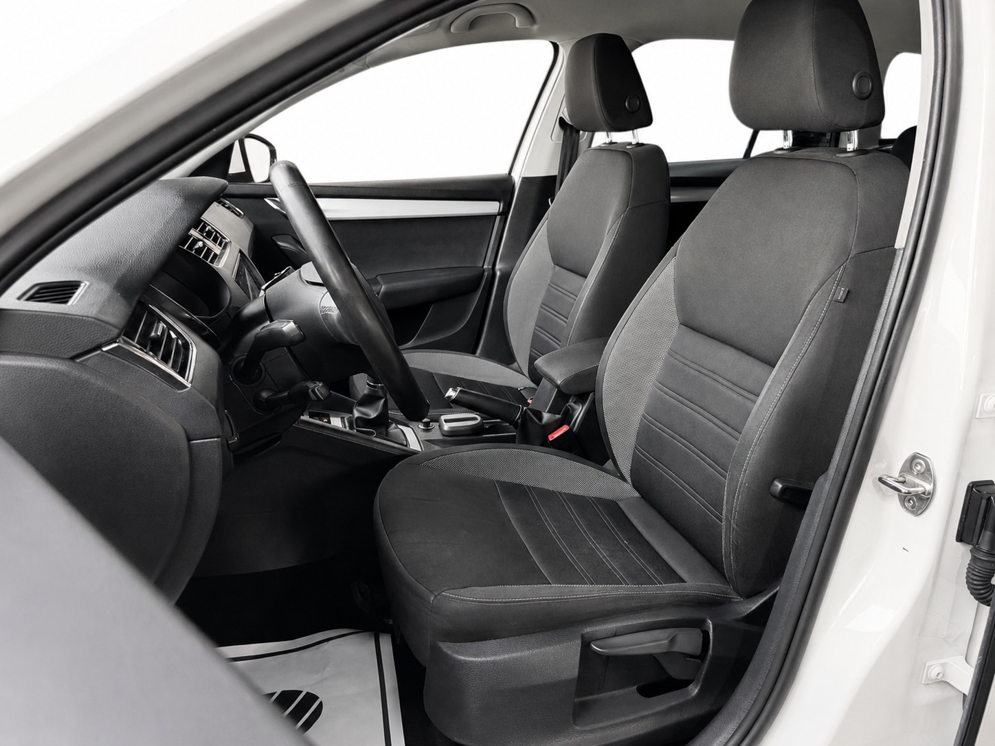 SKODA Octavia Combi 1.6 TDI Ambition-image-10
