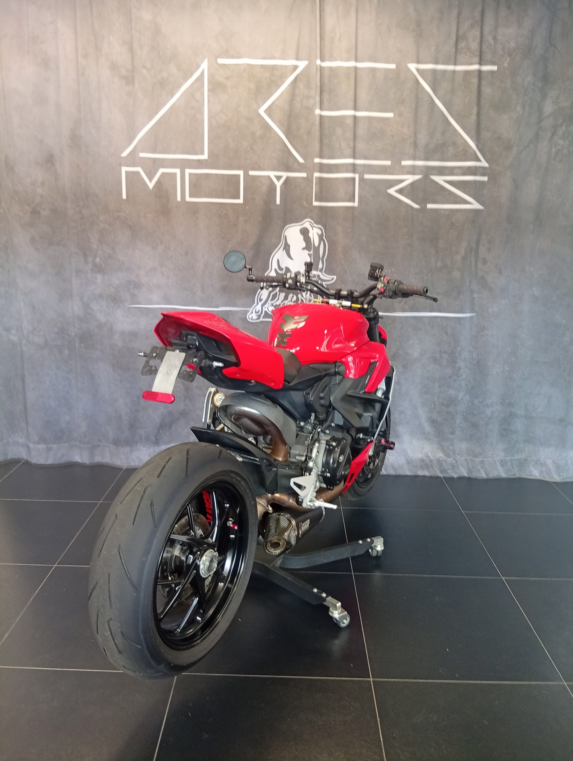 DUCATI Streetfighter V2-showroom-element-3