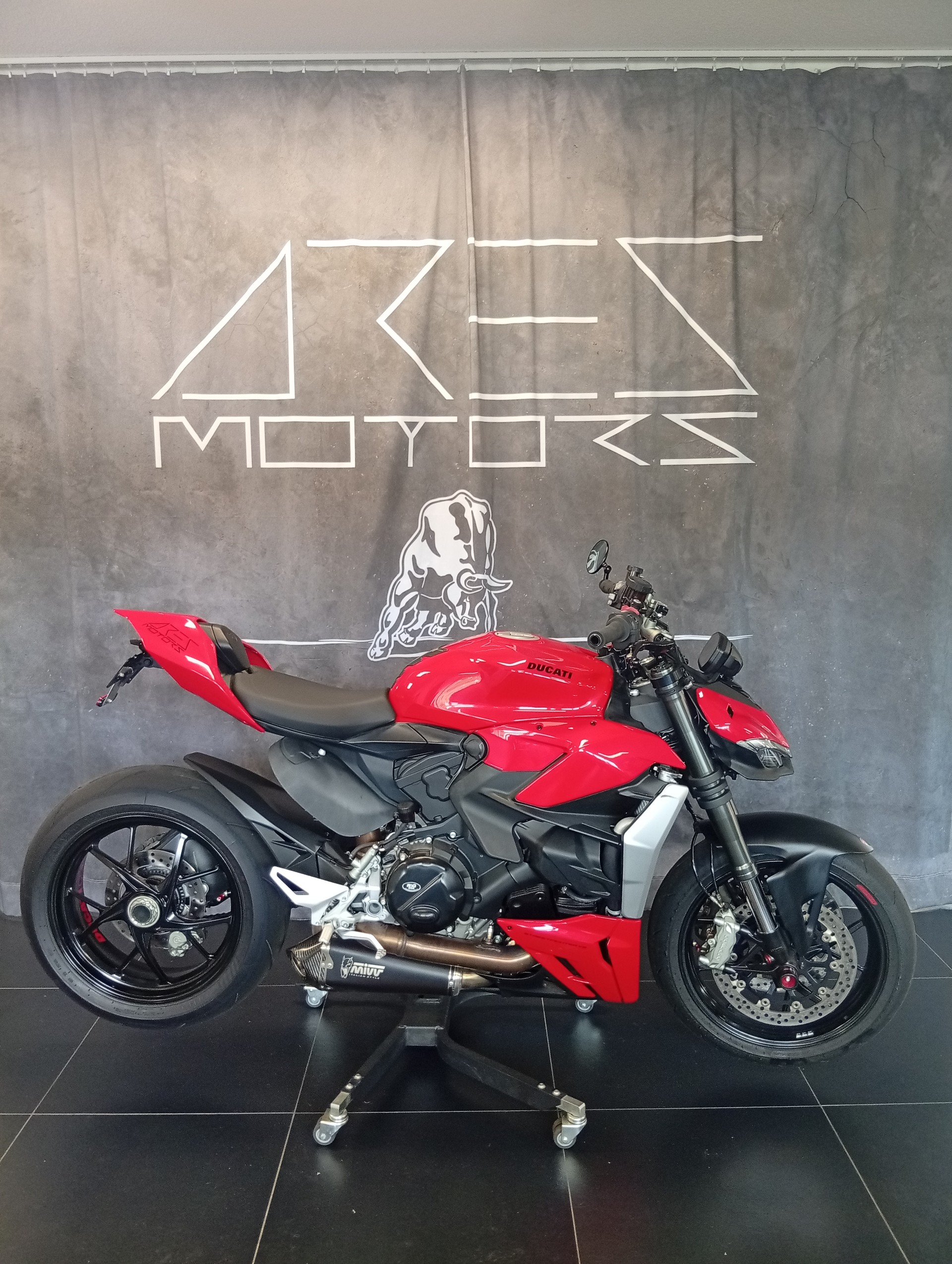 DUCATI Streetfighter V2