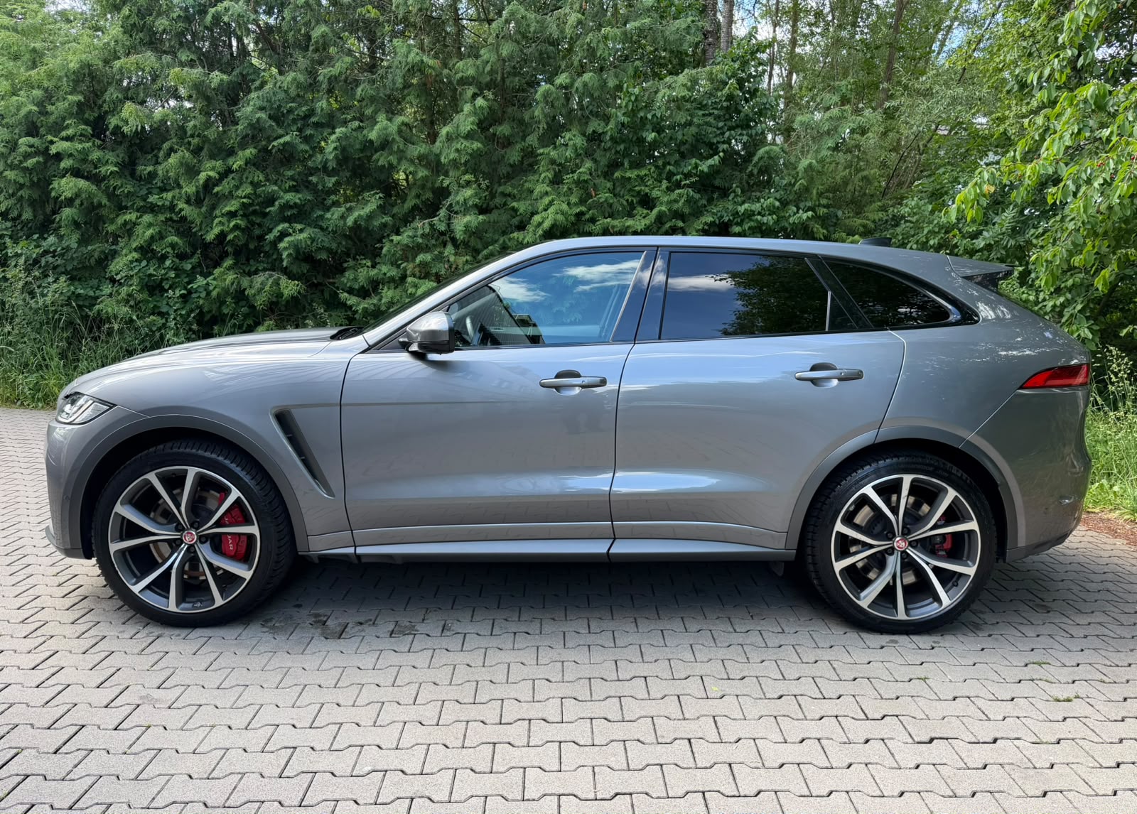 JAGUAR F-Pace 5.0 V8 SVR AWD Automatik-image-1