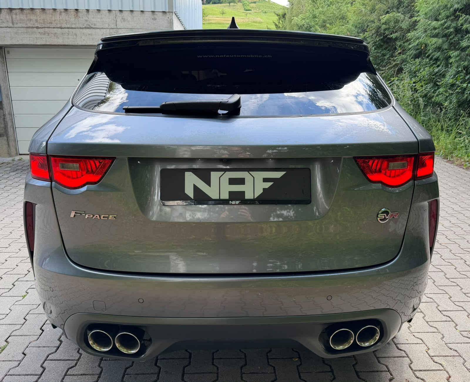 JAGUAR F-Pace 5.0 V8 SVR AWD Automatik-image-3