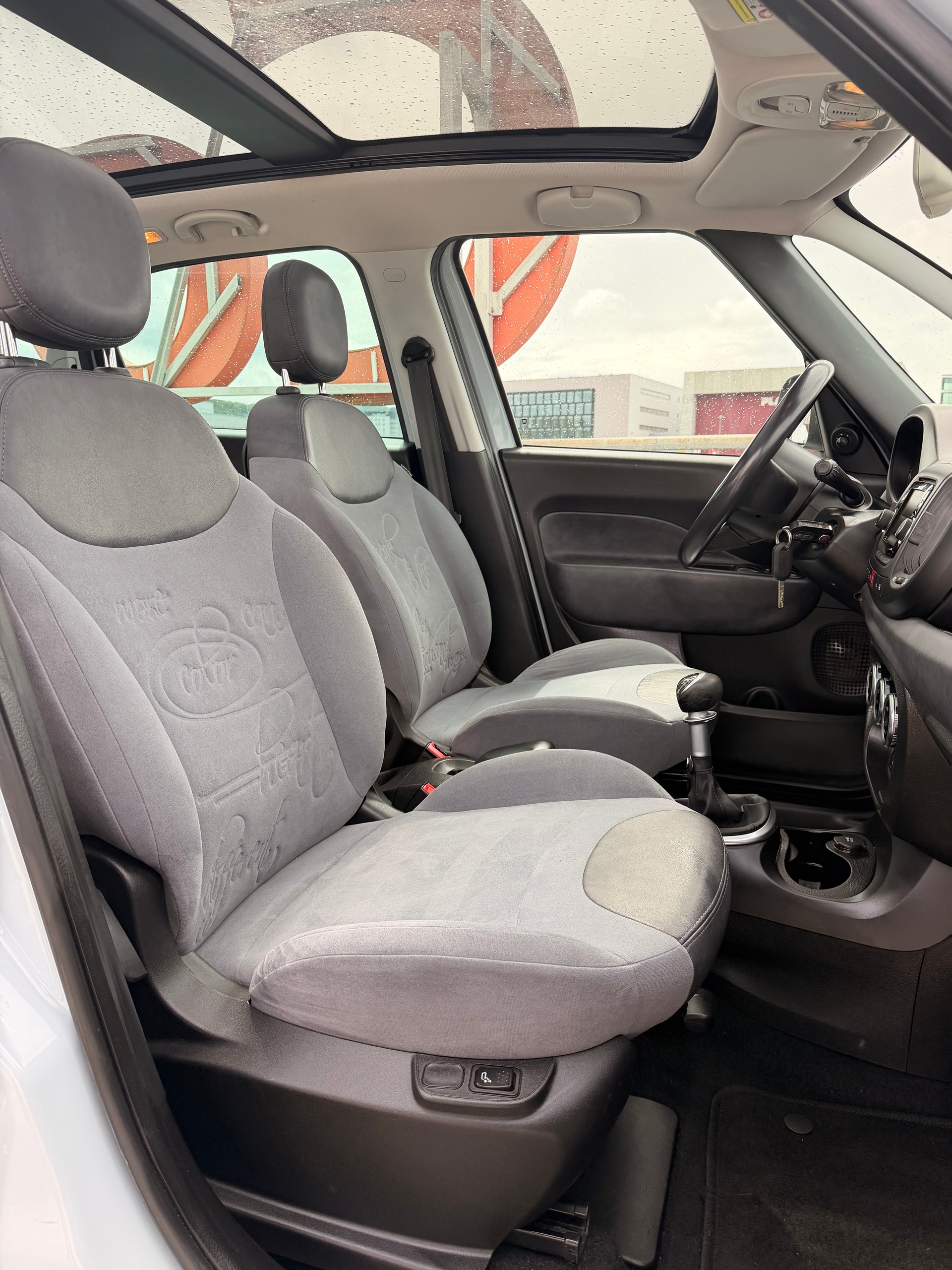 FIAT 500L Living 1.4 TB 16V Lounge-image-10