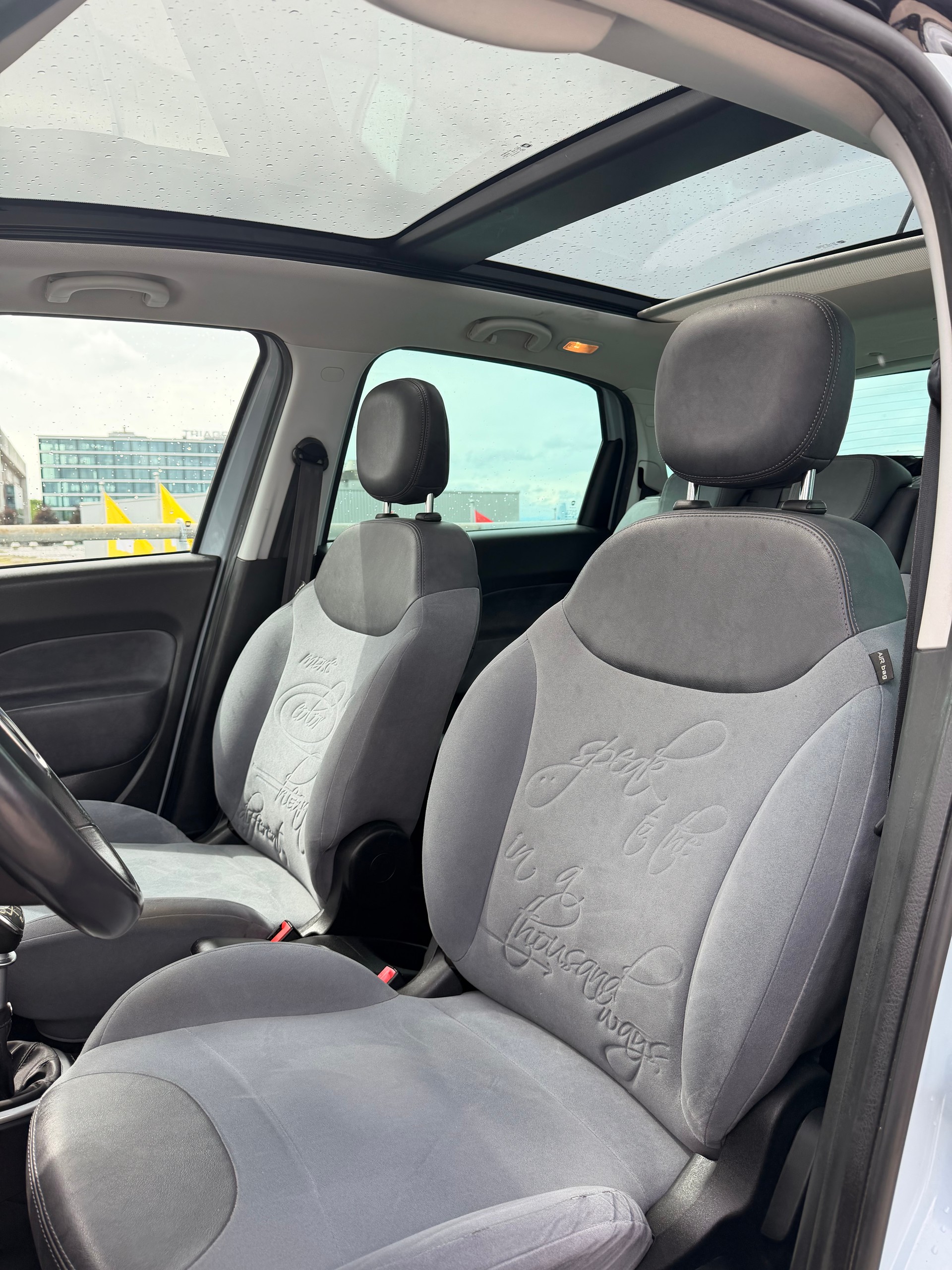 FIAT 500L Living 1.4 TB 16V Lounge-image-11
