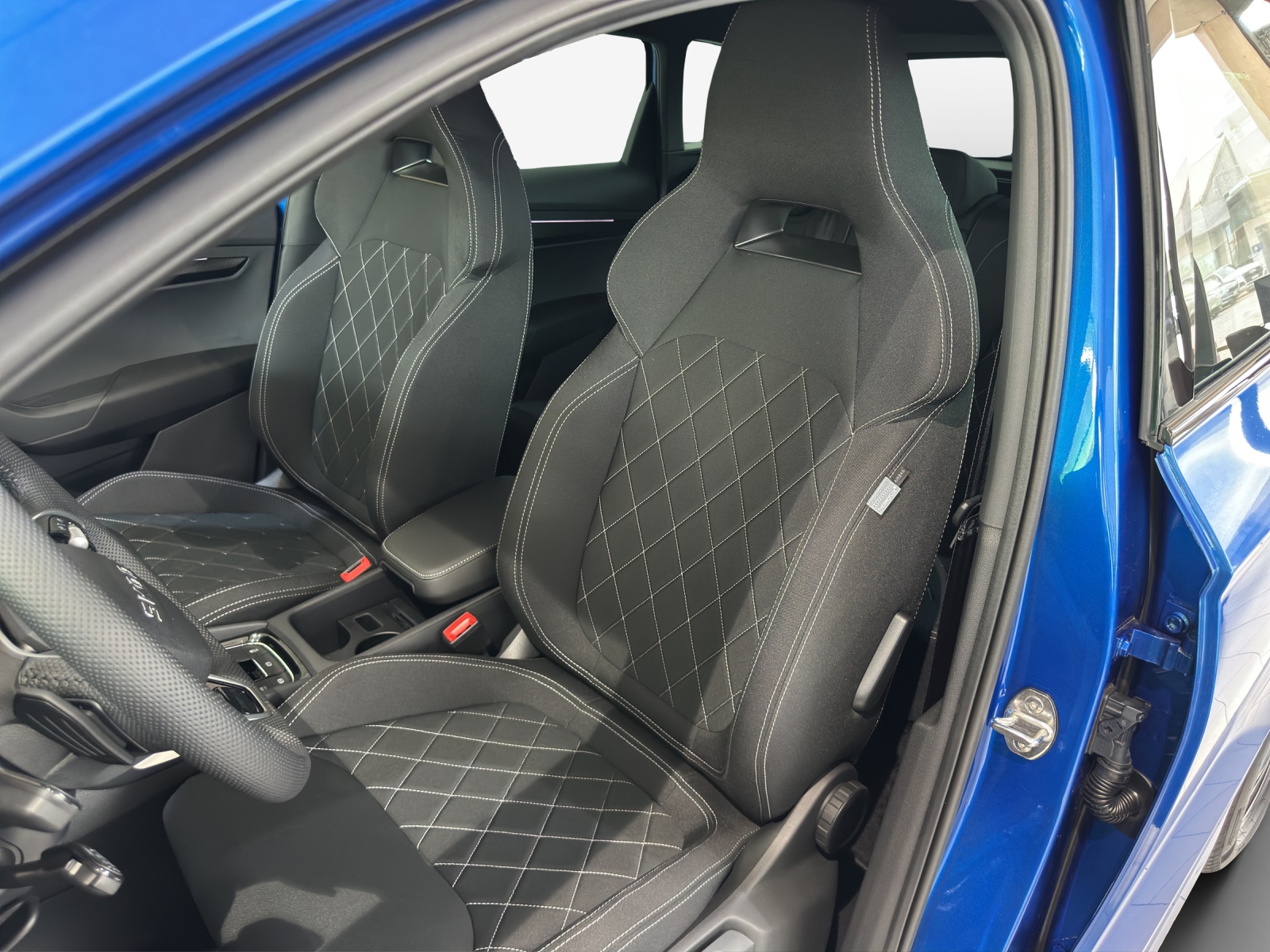 SKODA Karoq 2.0 TSI SportLine 4x4 DSG-image-7