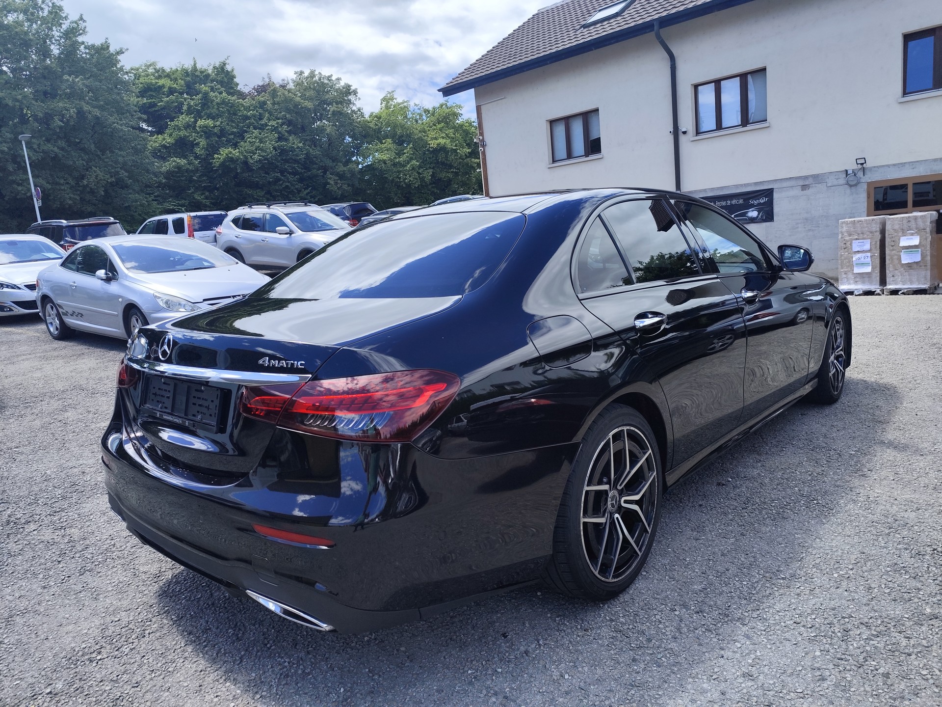 MERCEDES-BENZ E 220 d 4Matic Swiss Star 9G-Tronic-image-6