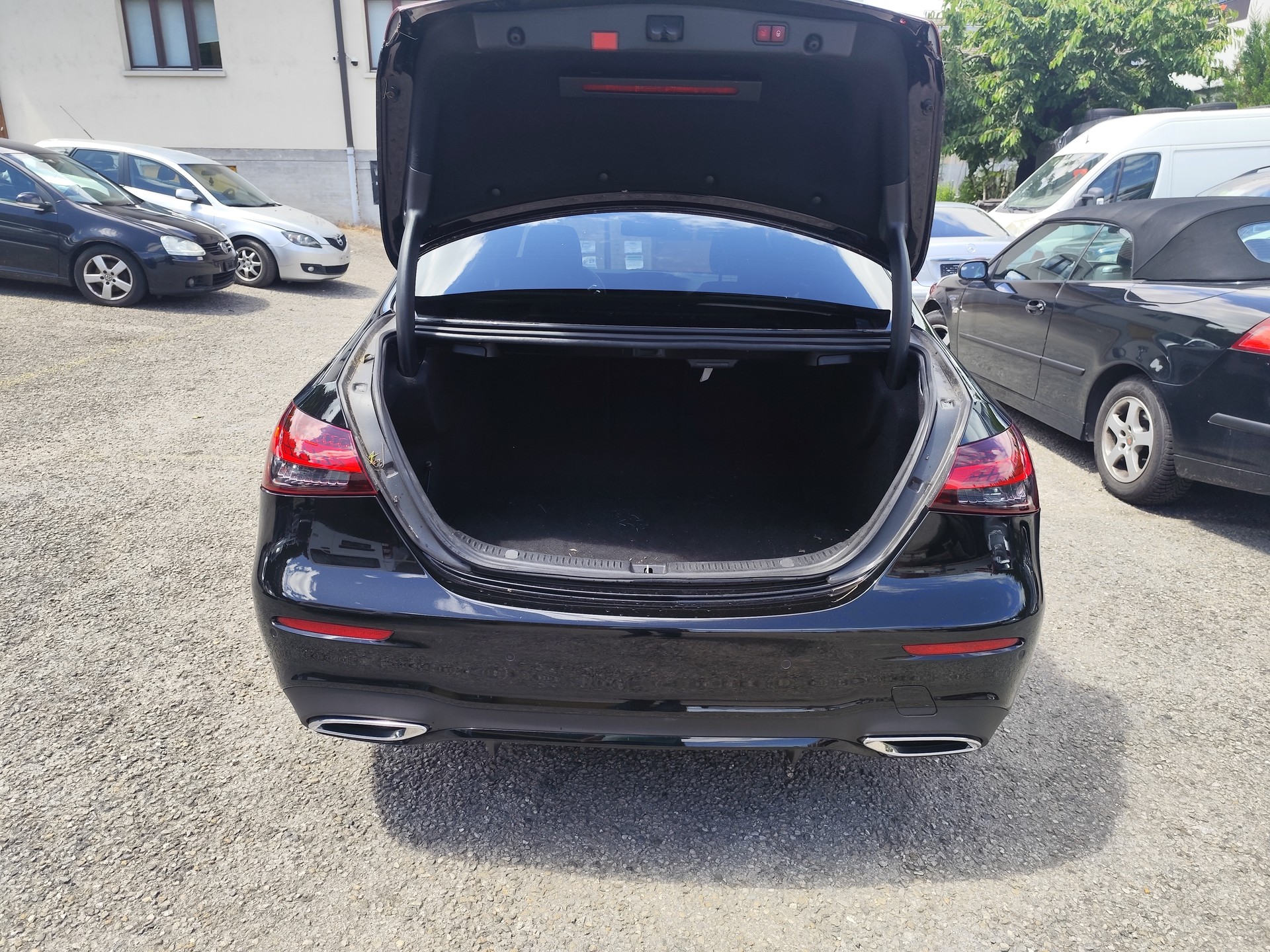 MERCEDES-BENZ E 220 d 4Matic Swiss Star 9G-Tronic-image-8