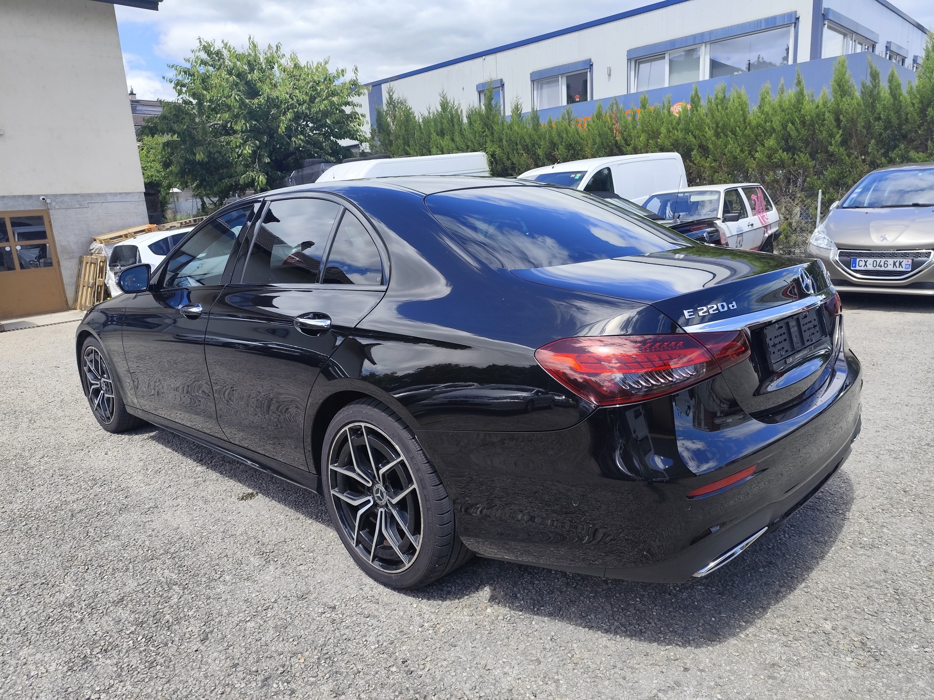 MERCEDES-BENZ E 220 d 4Matic Swiss Star 9G-Tronic-image-4