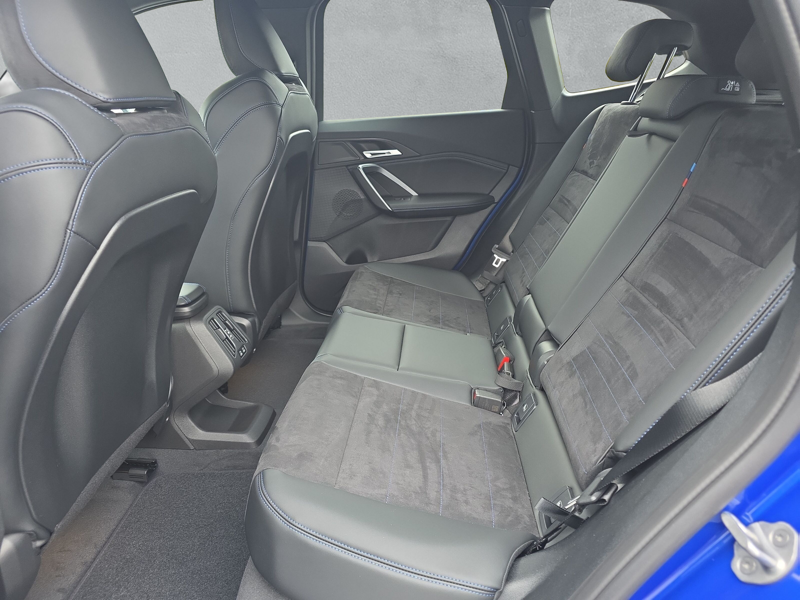 BMW iX1 eDrive 20 M Sport-image-11